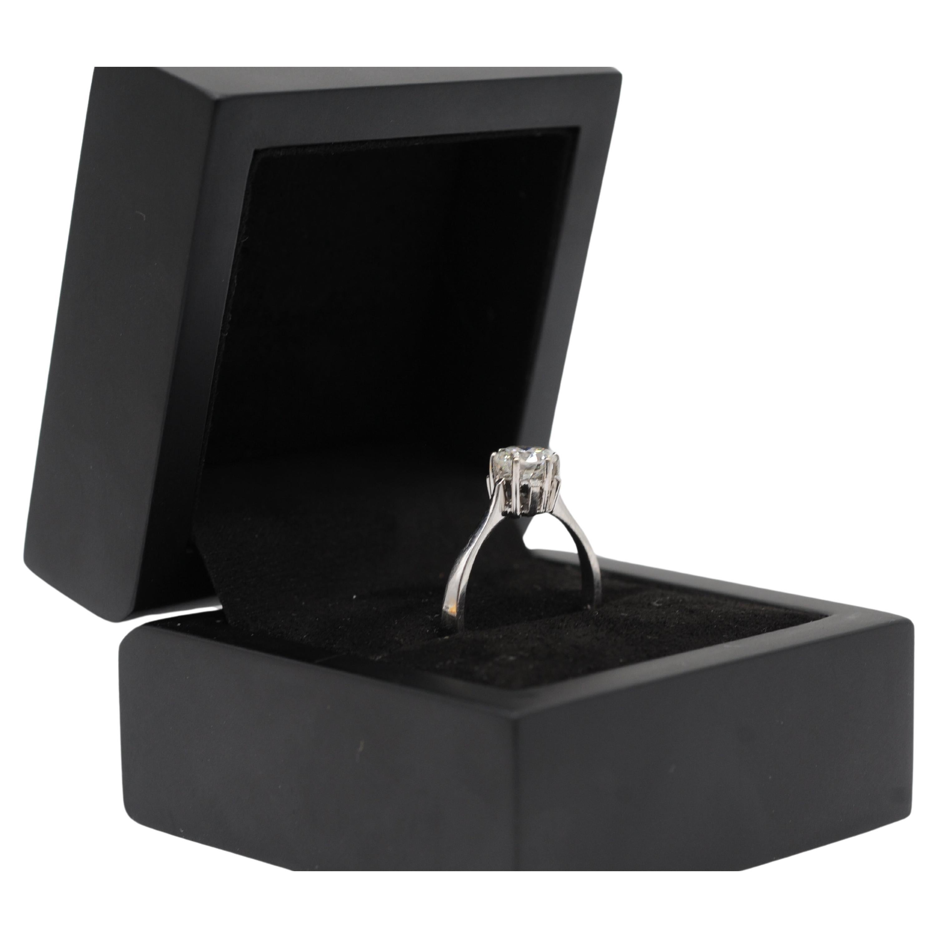 Brilliant Cut Majestic solitare Ring with ca: 1.0ct diamond VVS2 Color:G For Sale