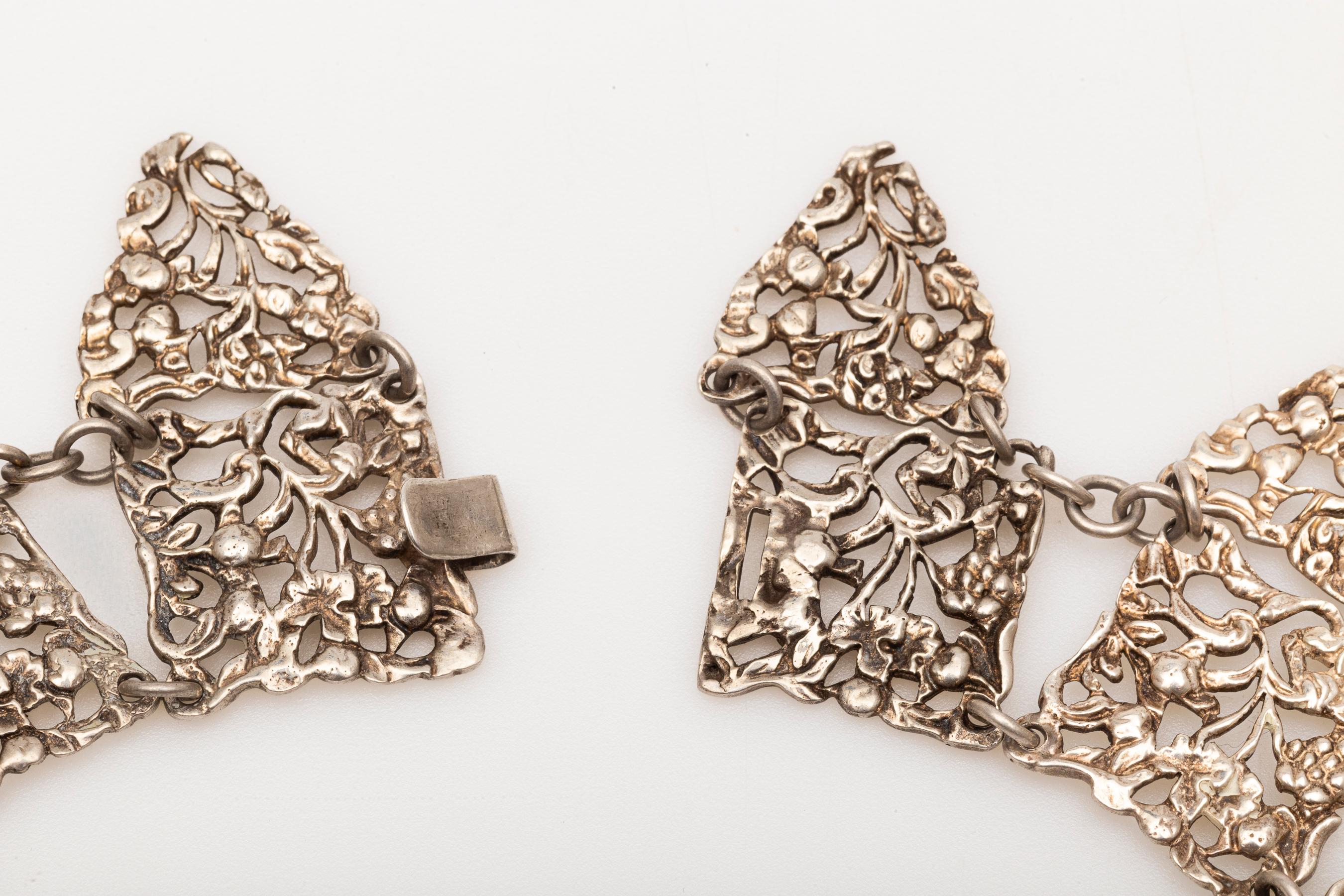 Femenino o masculino Majestuoso collar Art Nouveau de plata de ley c. 1910 en venta
