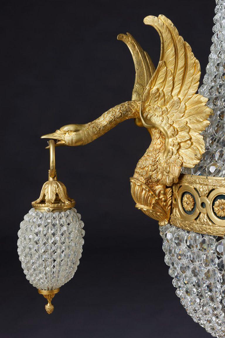 Majestic Swan Basket Wall Light in Empire Style, Bronze Gilt In Good Condition For Sale In Berlin, DE