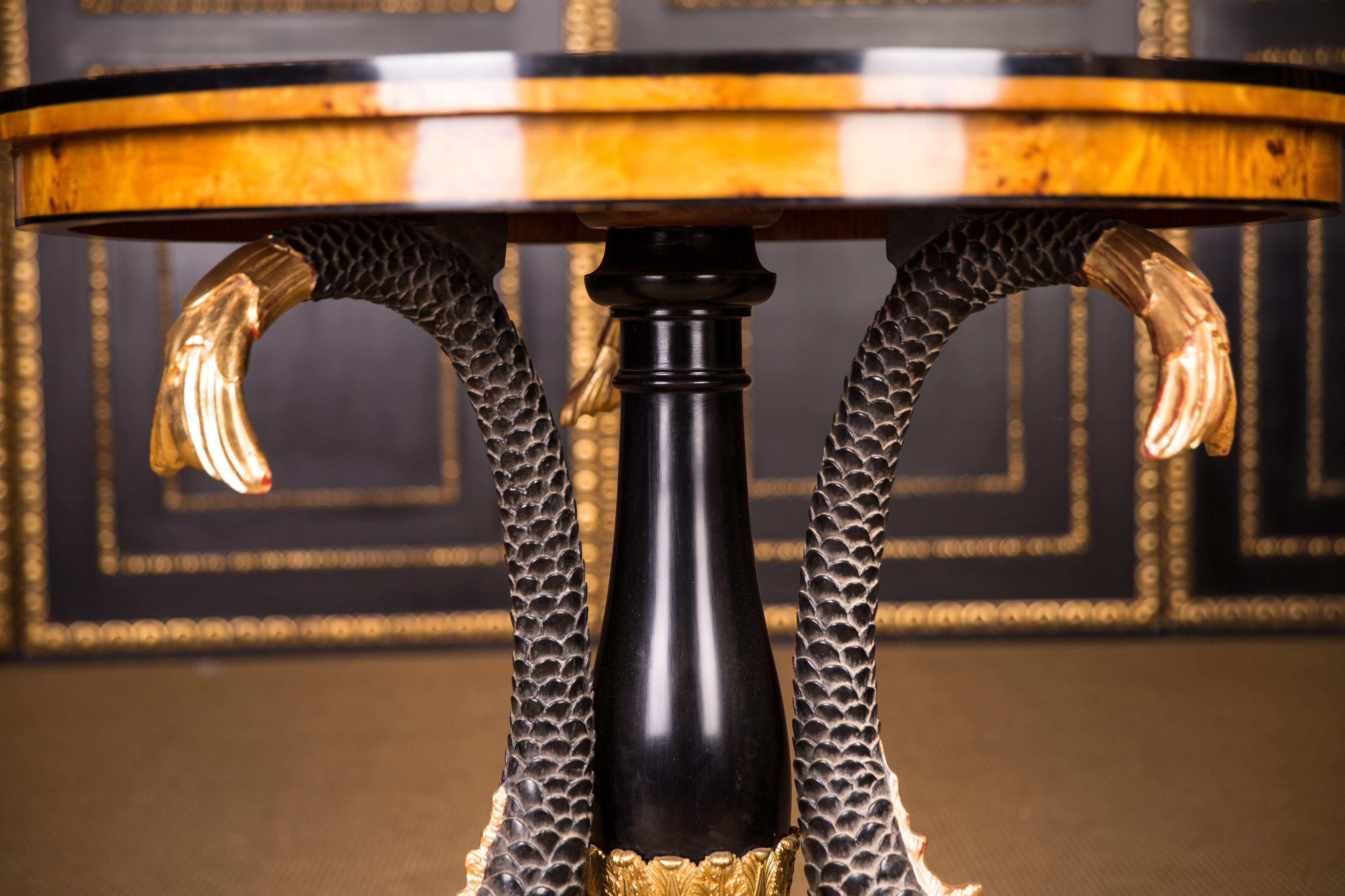 XIXe siècle Majestueuse table avec dauphins de style Empire