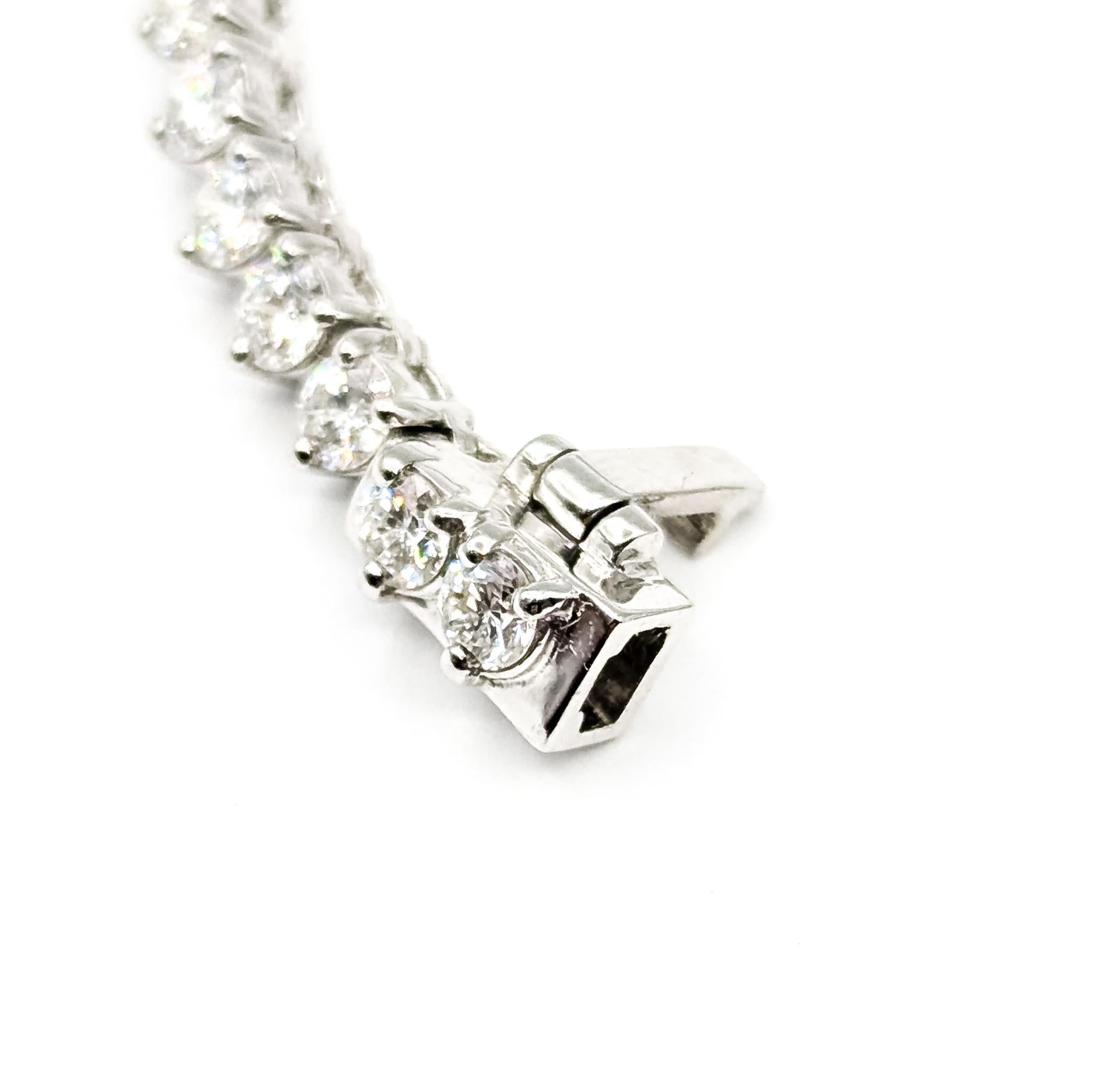 Majestuoso Collar de Tenis con Gota de Tanzanita y Diamantes en Platino en venta 2