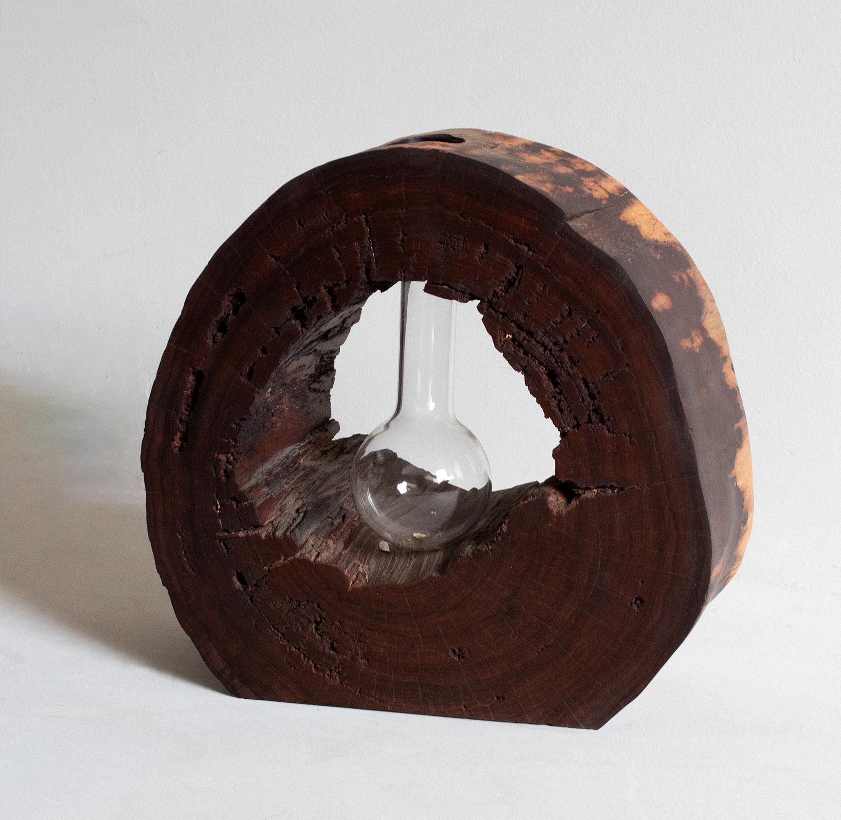 Majestic vase in reclaimed Mexican Granadillo wood from the mayan jungle In Excellent Condition For Sale In Ciudad De México, MX