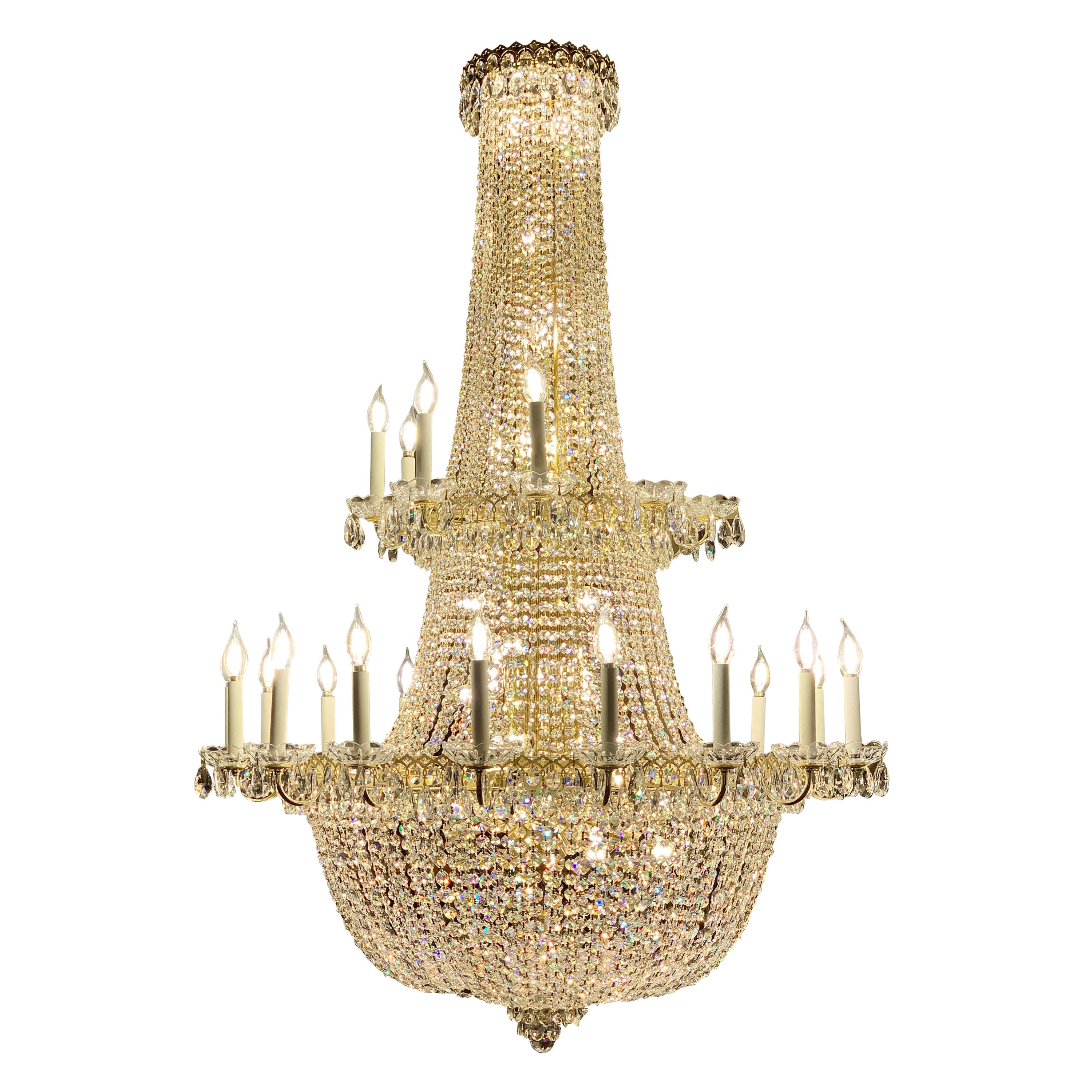 Majestueux grand lustre Schonbek « Camelot » 2643 en cristal taillé en pierre précieuse à 84 lumières en vente