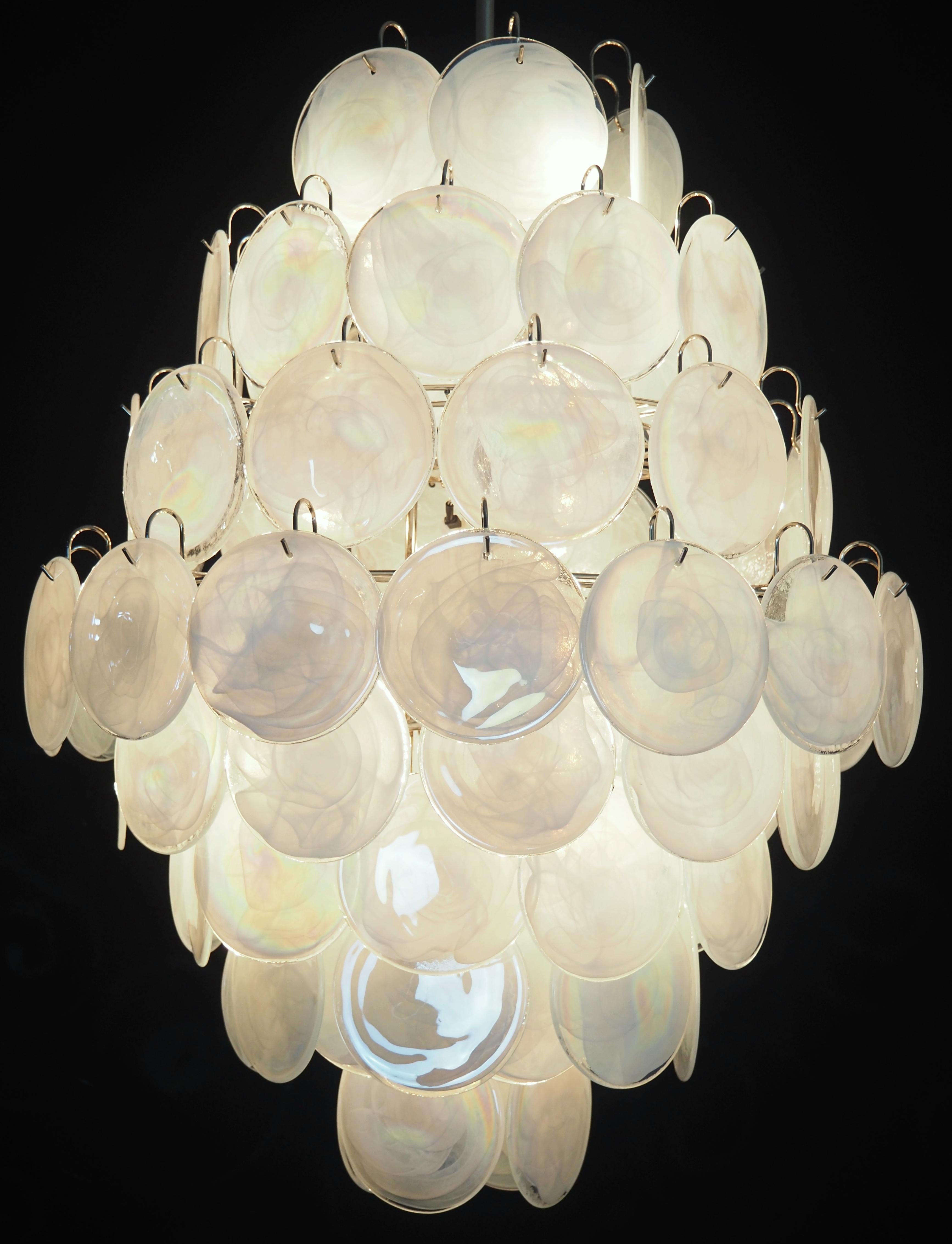 Vetro artistico Coppia di lampadari a disco in alabastro bianco di Murano della metà del secolo scorso in vendita