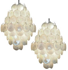 Paire de lustres à disques d'albâtre blanc de Murano datant du milieu du siècle dernier