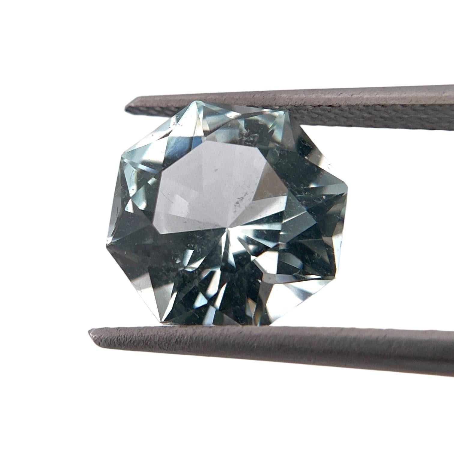 Moderne Majestueuses eaux : aigue-marine octogonale de 4,51 carats en vente