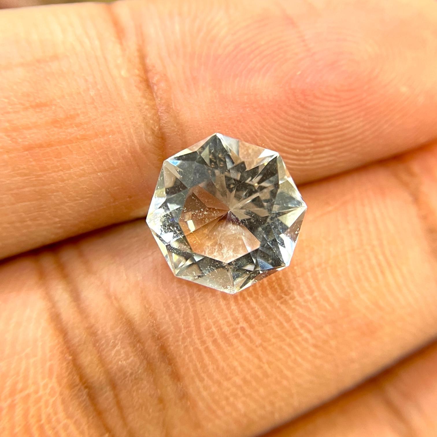 Majestueuses eaux : aigue-marine octogonale de 4,51 carats Excellent état - En vente à New York, NY