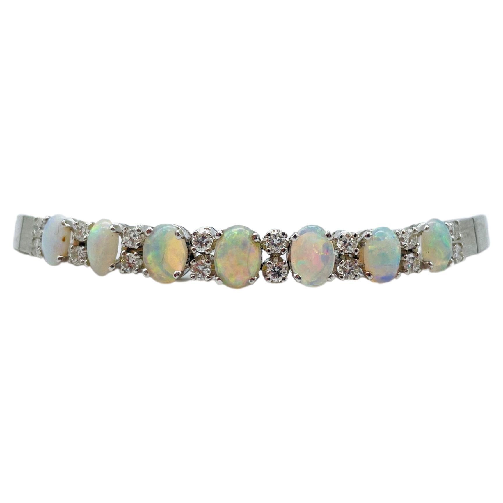 Majestätisches Weißgold-Armband mit Diamanten und Kristall-Feueropal 2