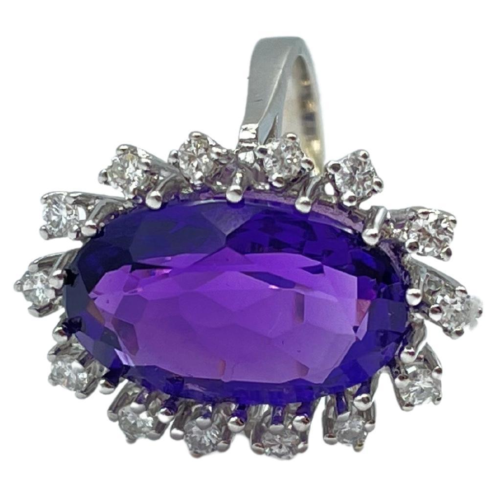 Majestic 14k whitegold ring with amethyst and diamonds  In Good Condition For Sale In Berlin, BE