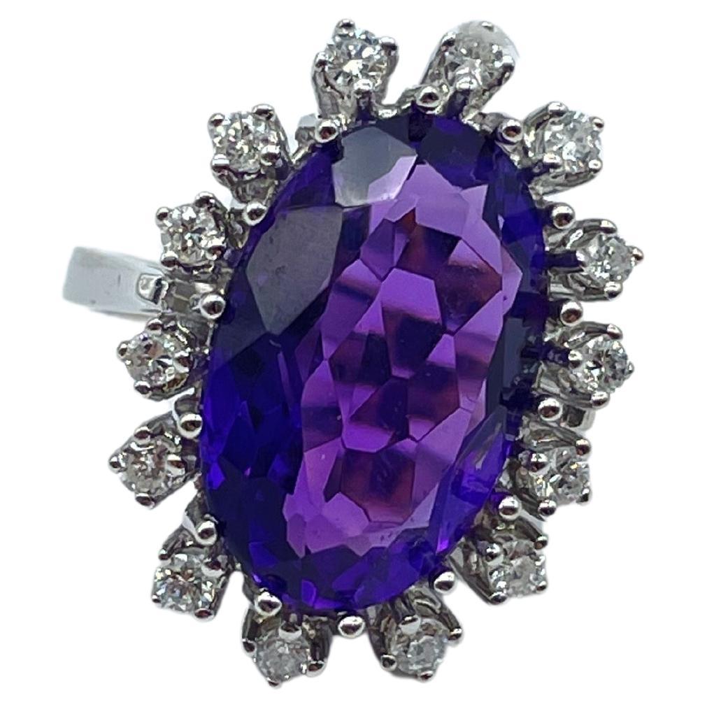Majestic 14k whitegold ring with amethyst and diamonds  For Sale