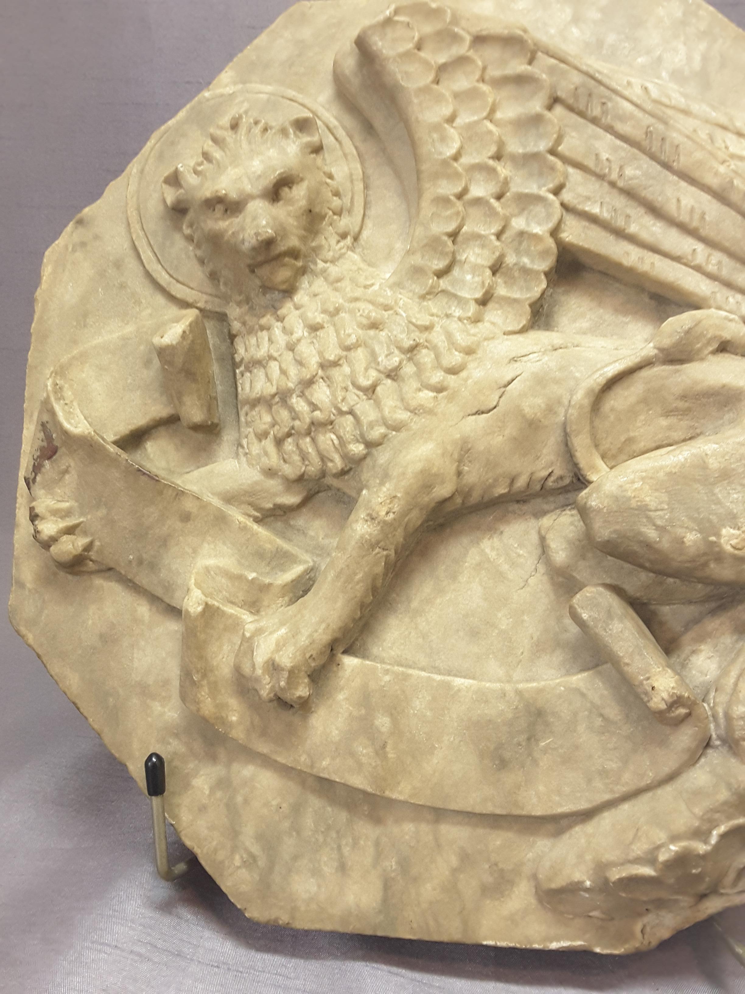 Majestic Winged Lion Building Fragment, Birmingham, Late 18th-Early 19th Century In Good Condition In Ottawa, Ontario