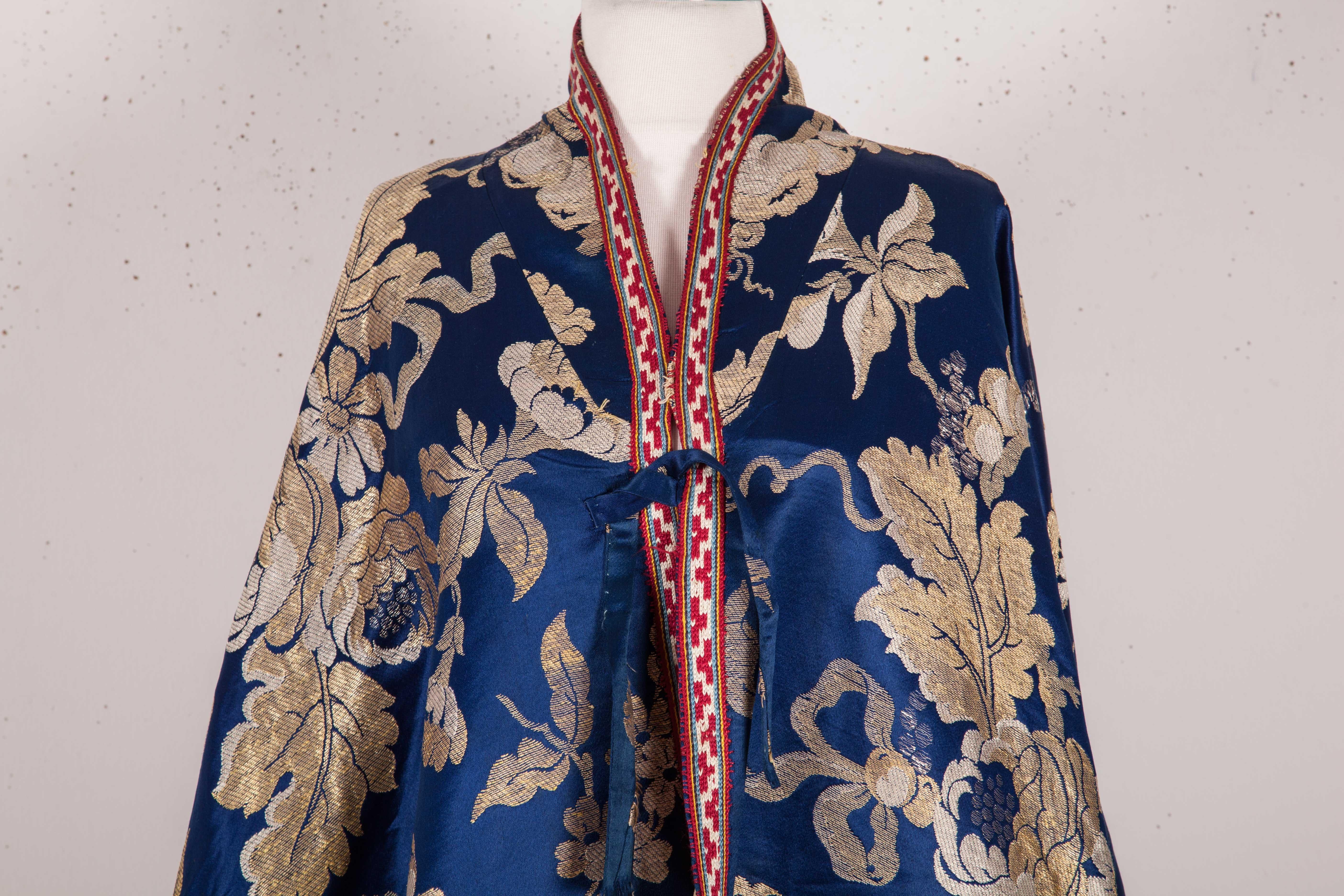 Majestik Uzbek Bukhara Chapan with a Great Ikat Lining, 19th Century For Sale 1