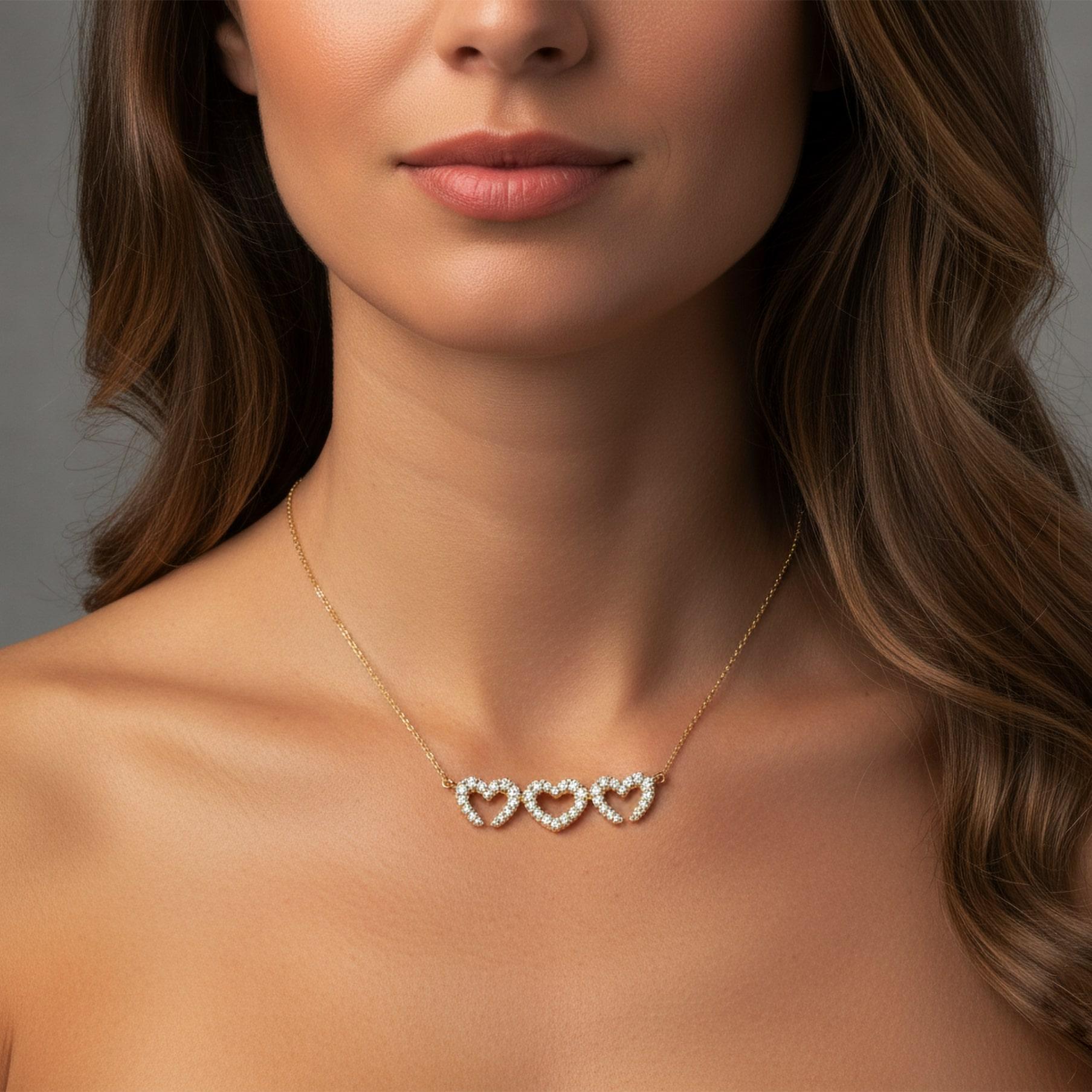 Cet élégant collier de diamants en forme de cœur respire la beauté intemporelle et la sophistication. Fabriqué en or jaune 14k, il met en valeur un diamant naturel brillant qui ajoute une touche d'éclat à n'importe quel look. Parfaite pour les