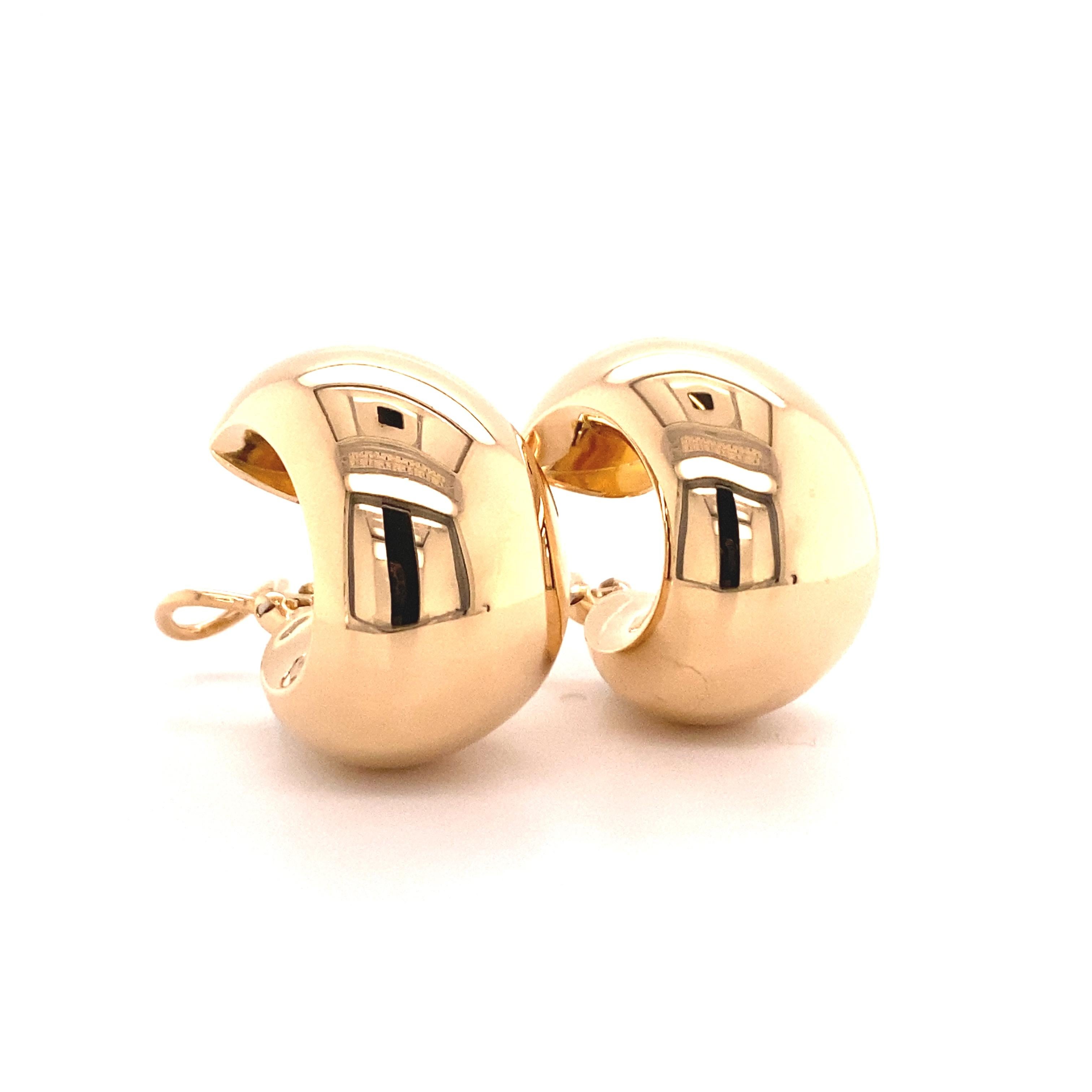 This sensual pair of earclips in 18 karat rose gold is masterfully handcrafted by renowned Swiss jeweller Majo Fruithof. Due to their generously shaped omega fastenings, the clips fit perfectly and can be worn comfortably and securely.

Maker's