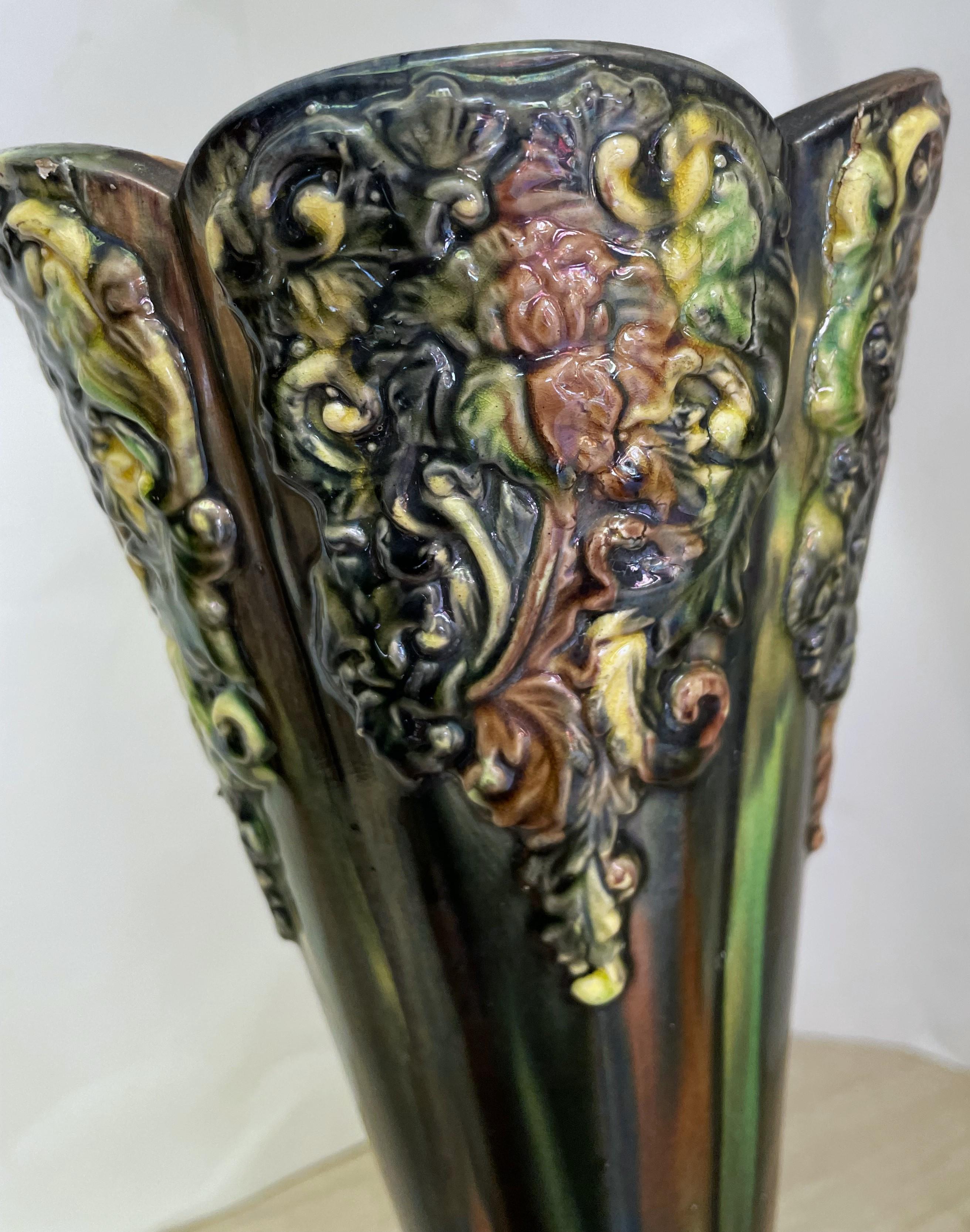 Vase majolique de 12