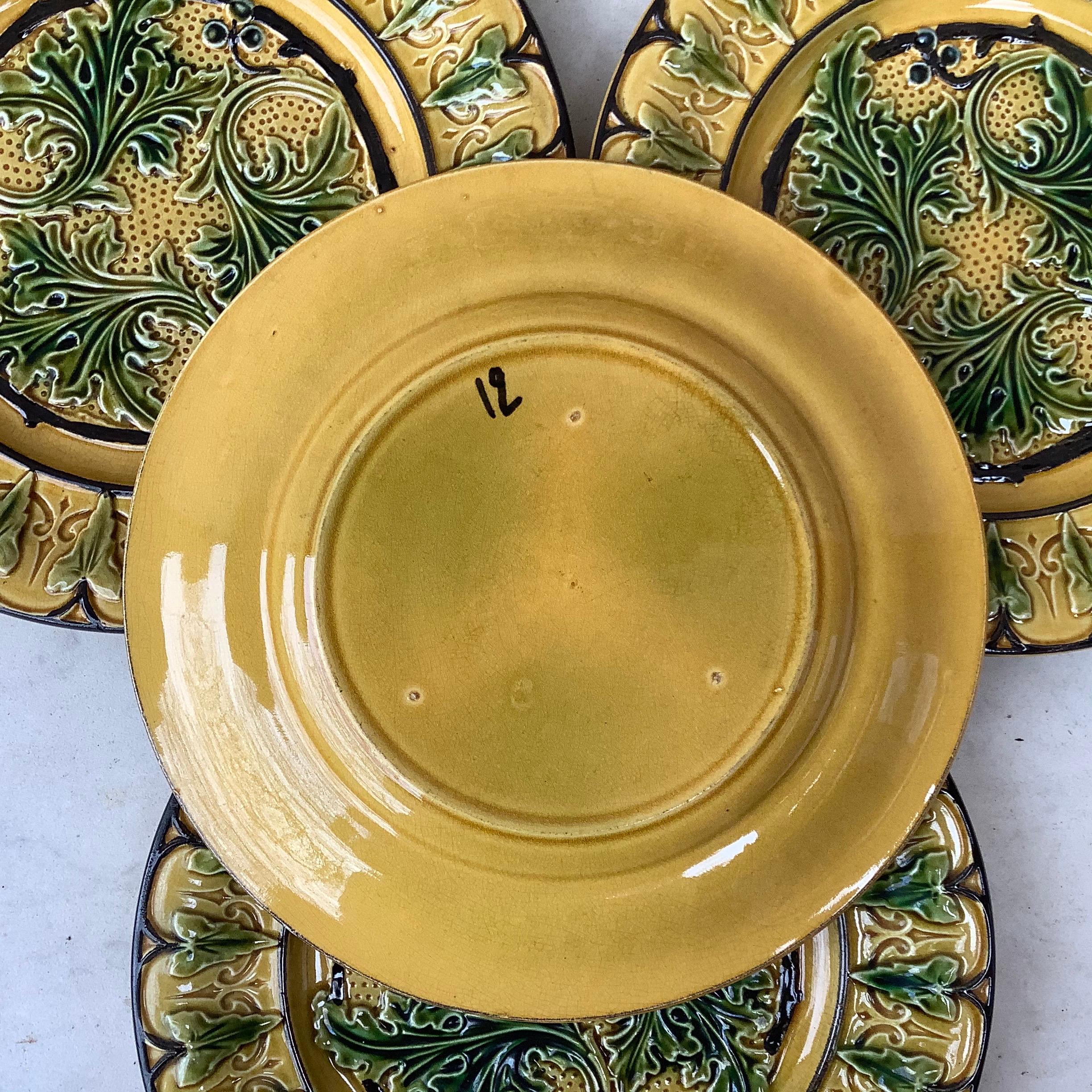 Rustic Majolica Acanthus Leaves Plate, circa 1880