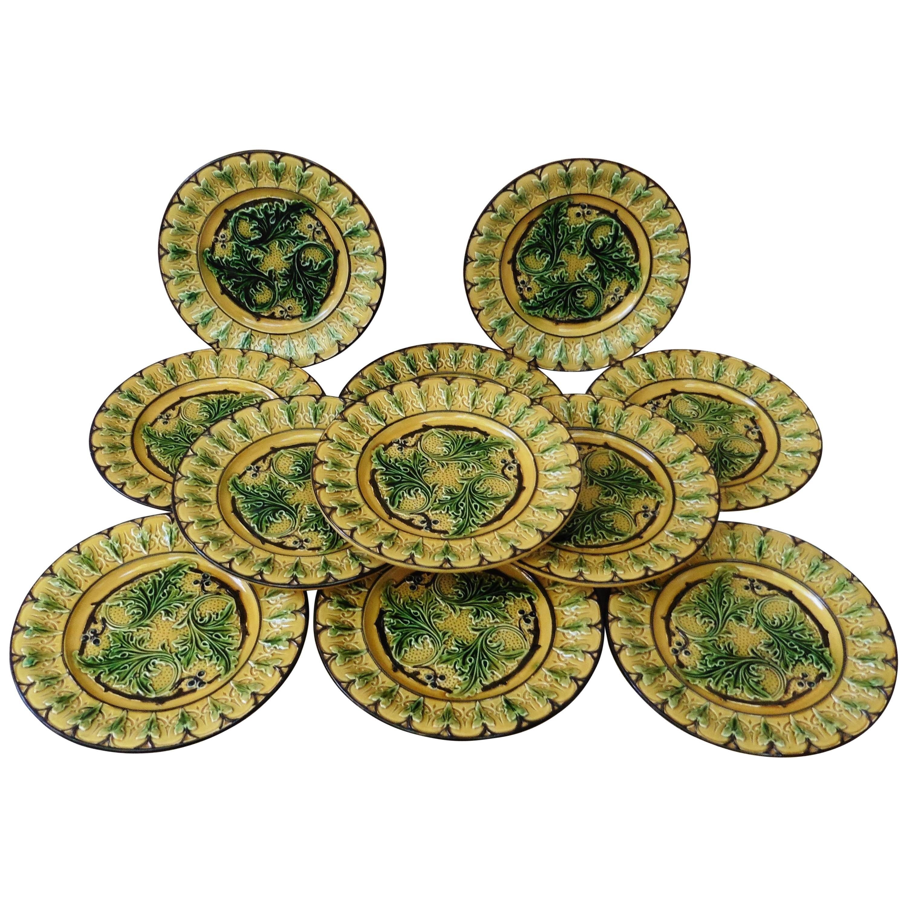 French Majolica Acanthus Leaves Plate, circa 1880
