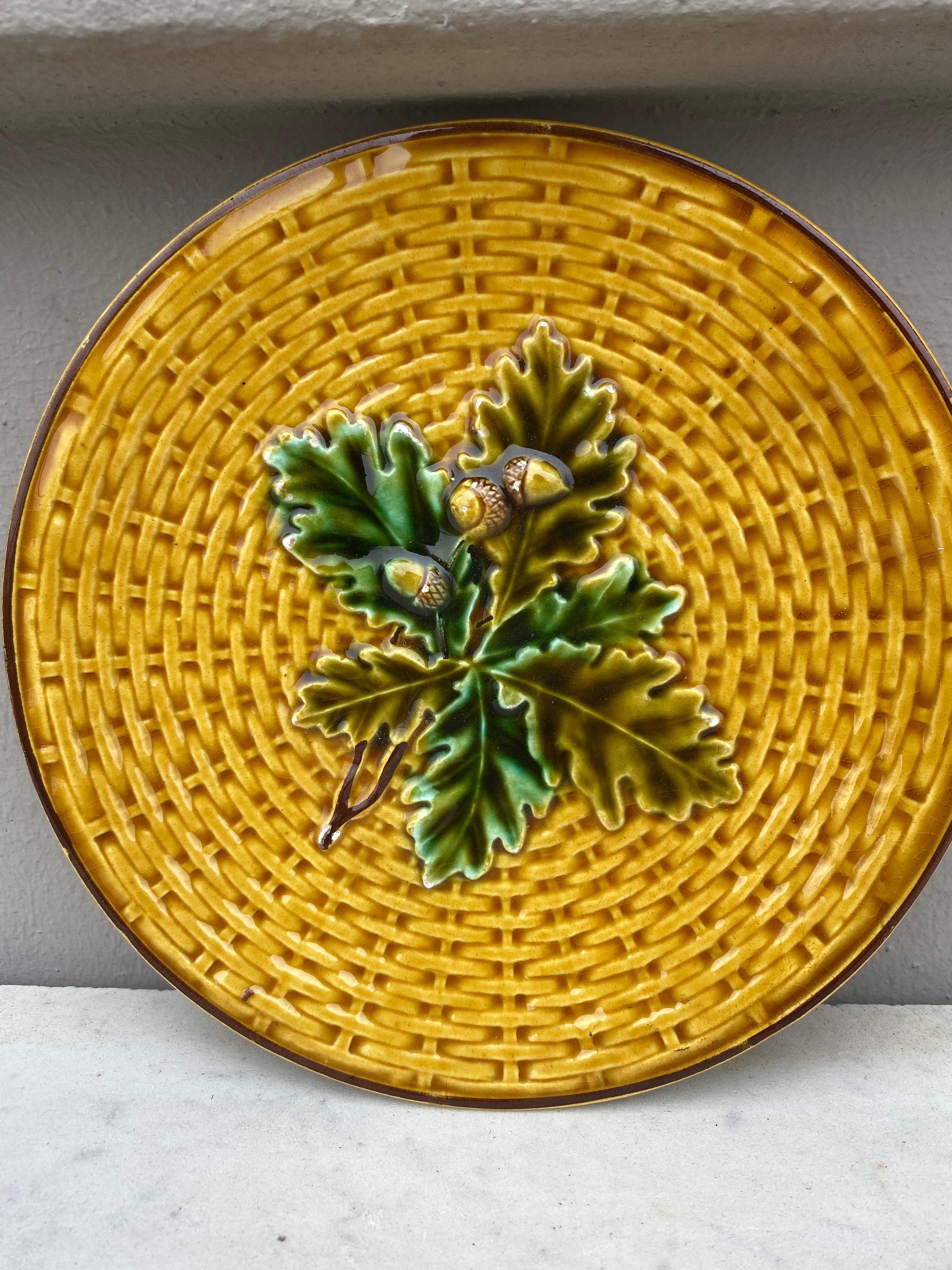 Majolica acorn and oak leaves plate Villeroy & Boch plate, circa 1890.