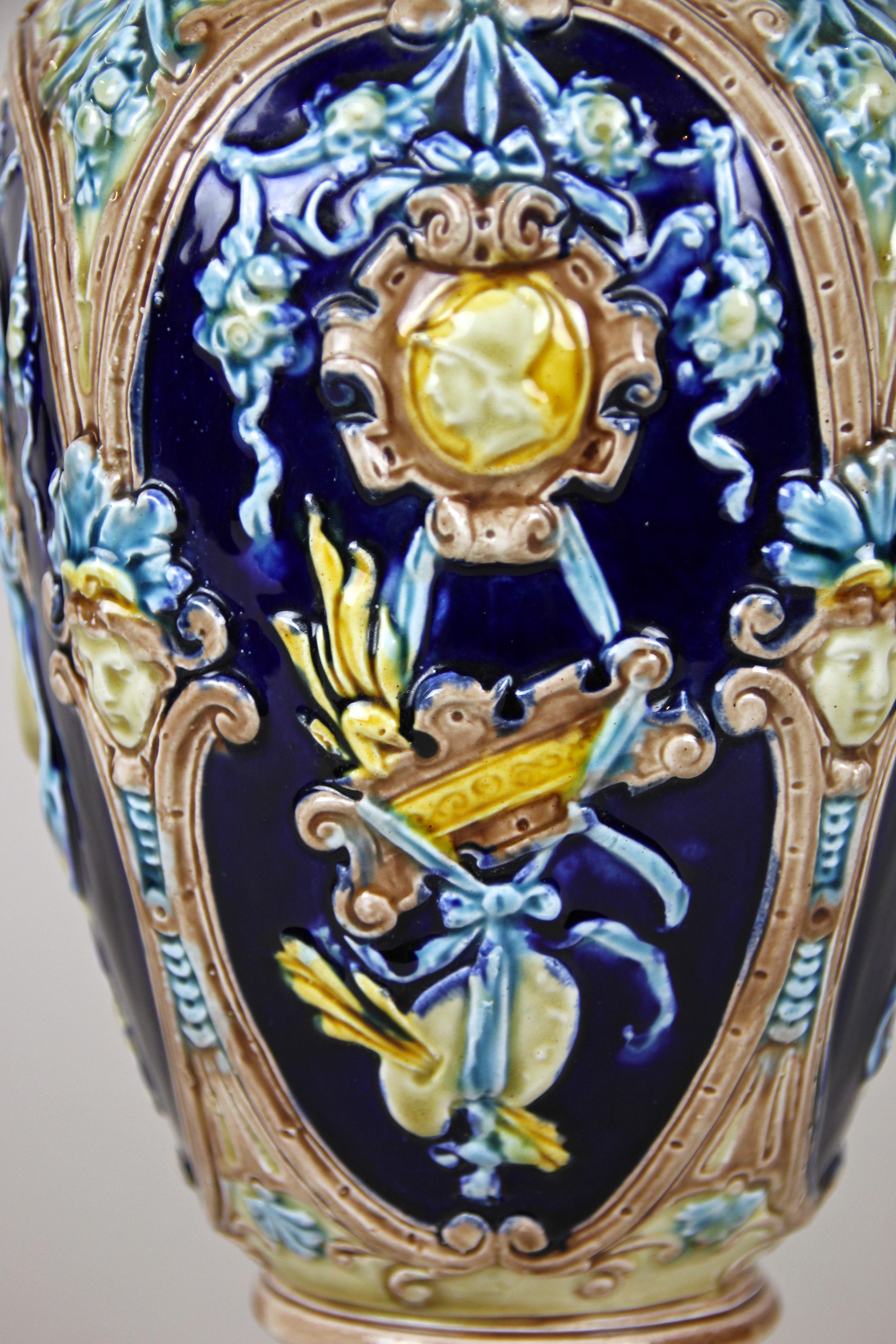 Vase à amphores en majolique de Schuetz Cilli, Slovénie, vers 1900 1