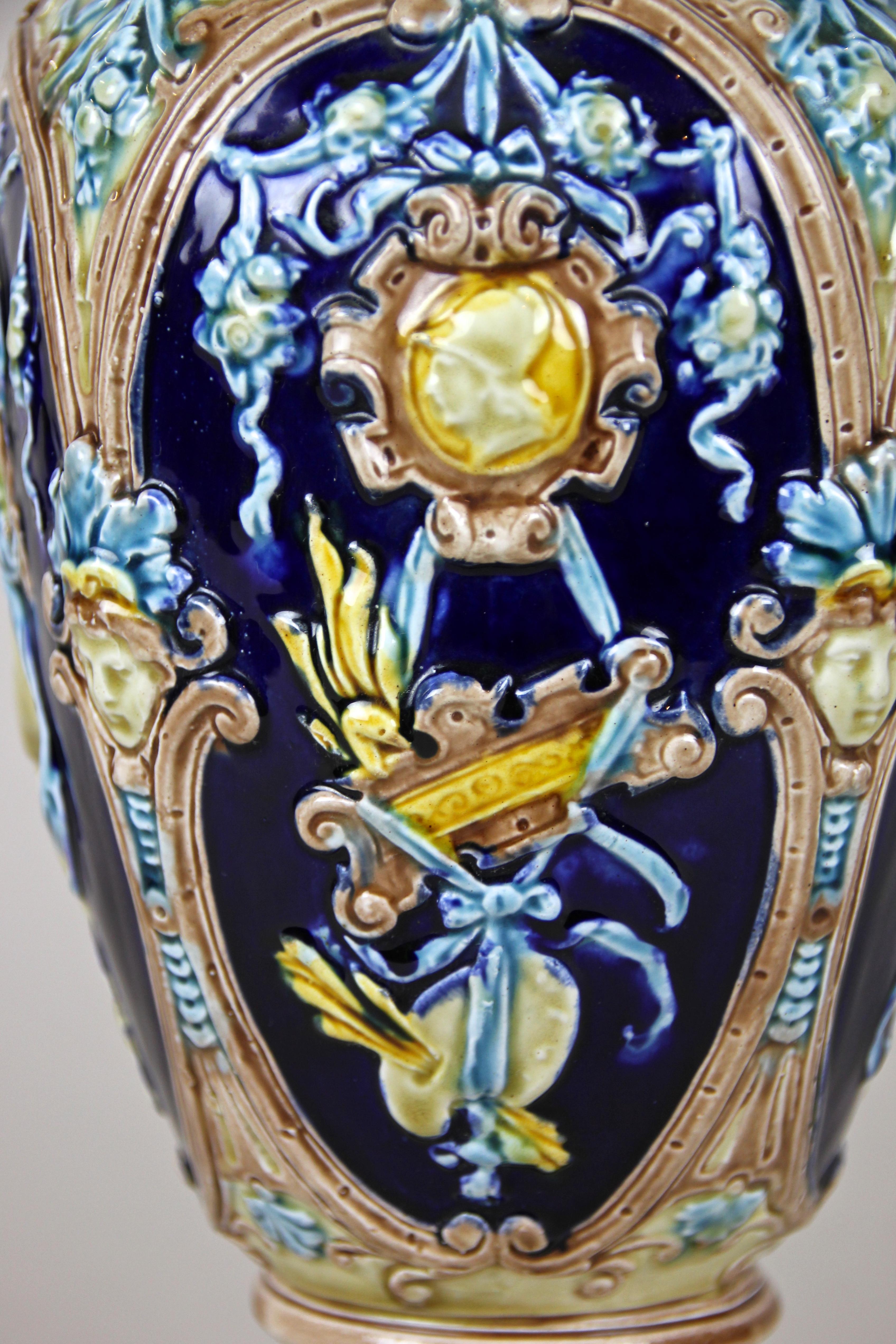 Majolica Amphora Vase by Schuetz Cilli, Slovenia, circa 1900 In Good Condition In Lichtenberg, AT