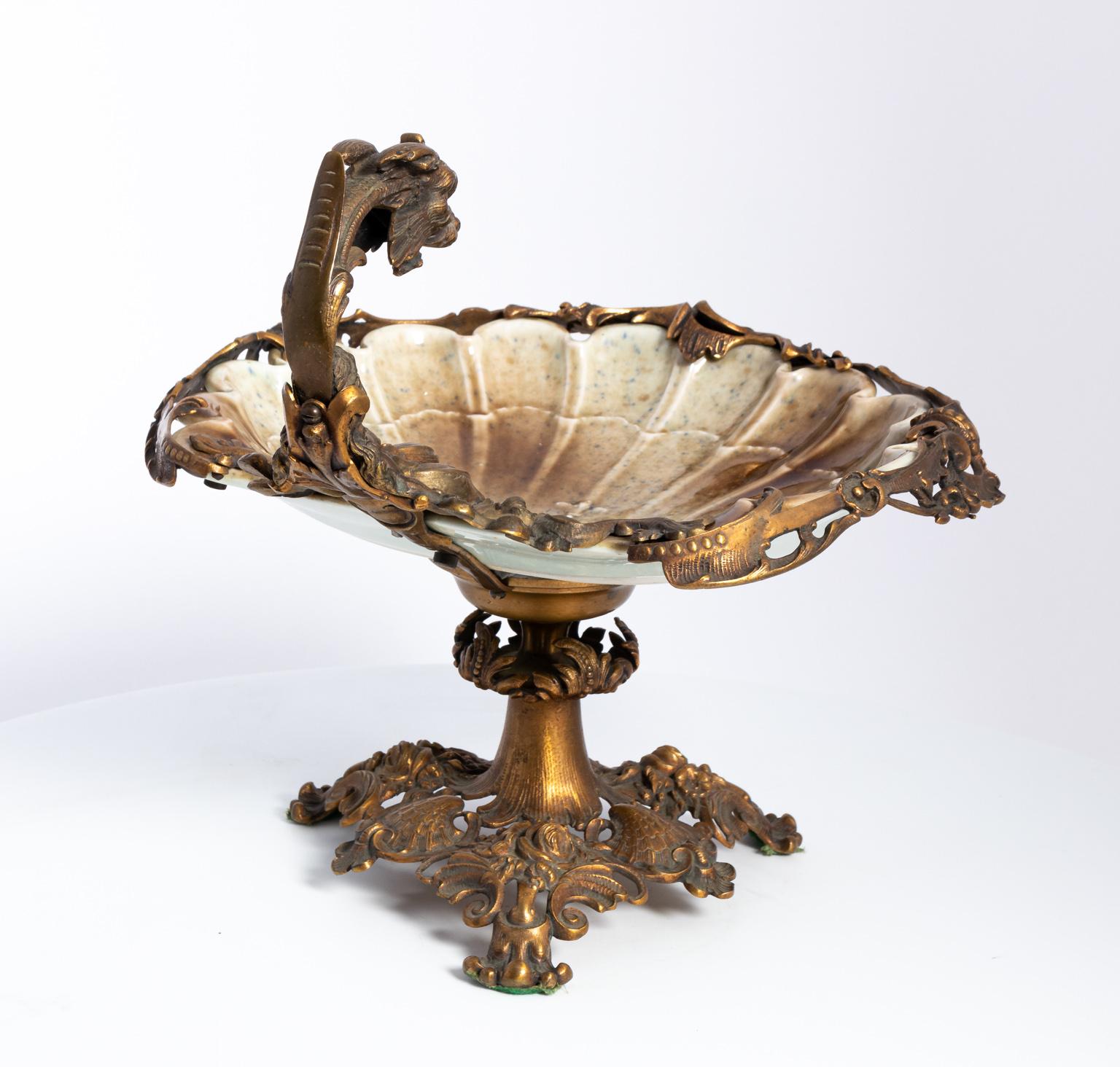 Majolica and Bronze Vintage Shell for Tazza Centerpiece In Good Condition In Stamford, CT