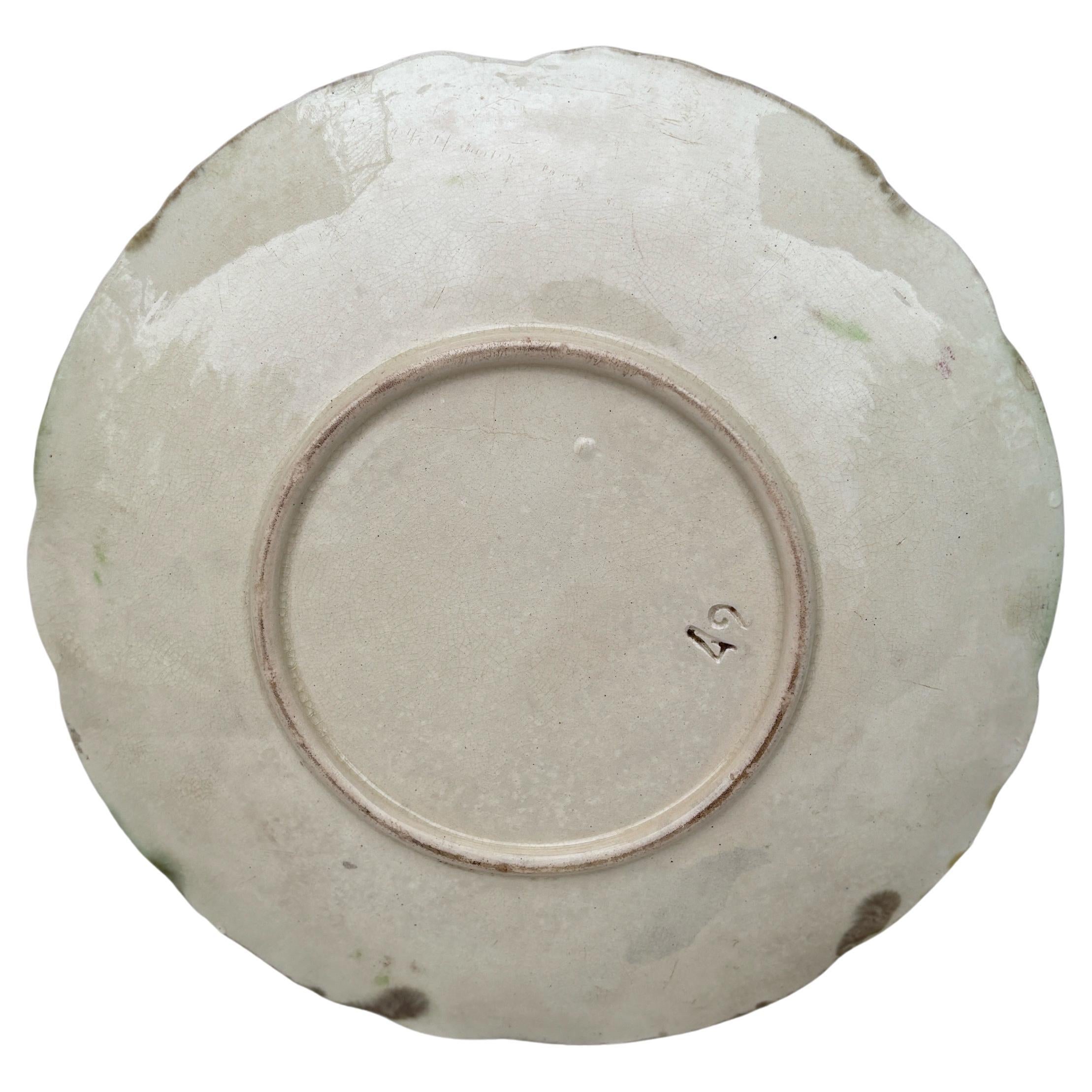 Plato de mayólica Manzanas Orchies, circa 1900 De campo en venta
