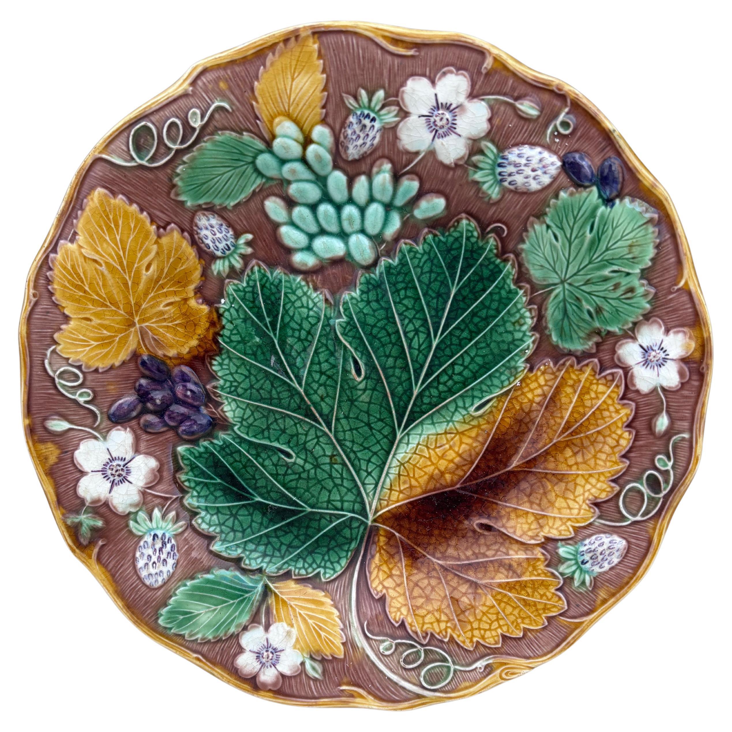 Plato de mayólica Manzanas Orchies, circa 1900 principios del siglo XX en venta