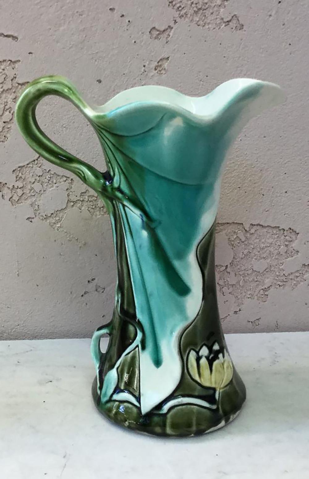 Majolica pitcher water lily leaves and flowers, circa 1900.
Art Nouveau period.
Signed fives Lille number 1491.