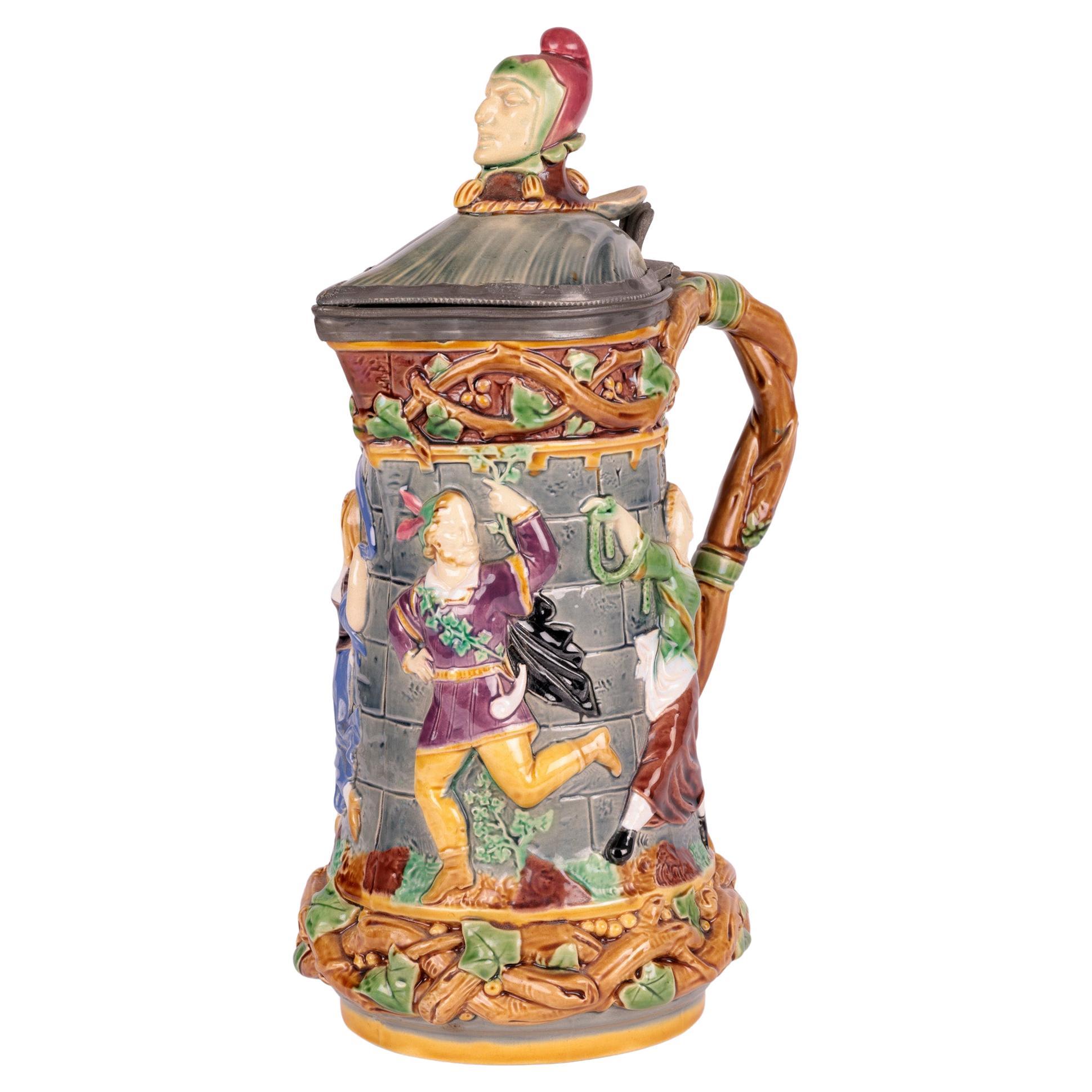 Brocca da giullare in ceramica d'arte maiolicata con montatura in peltro, 1870 in vendita