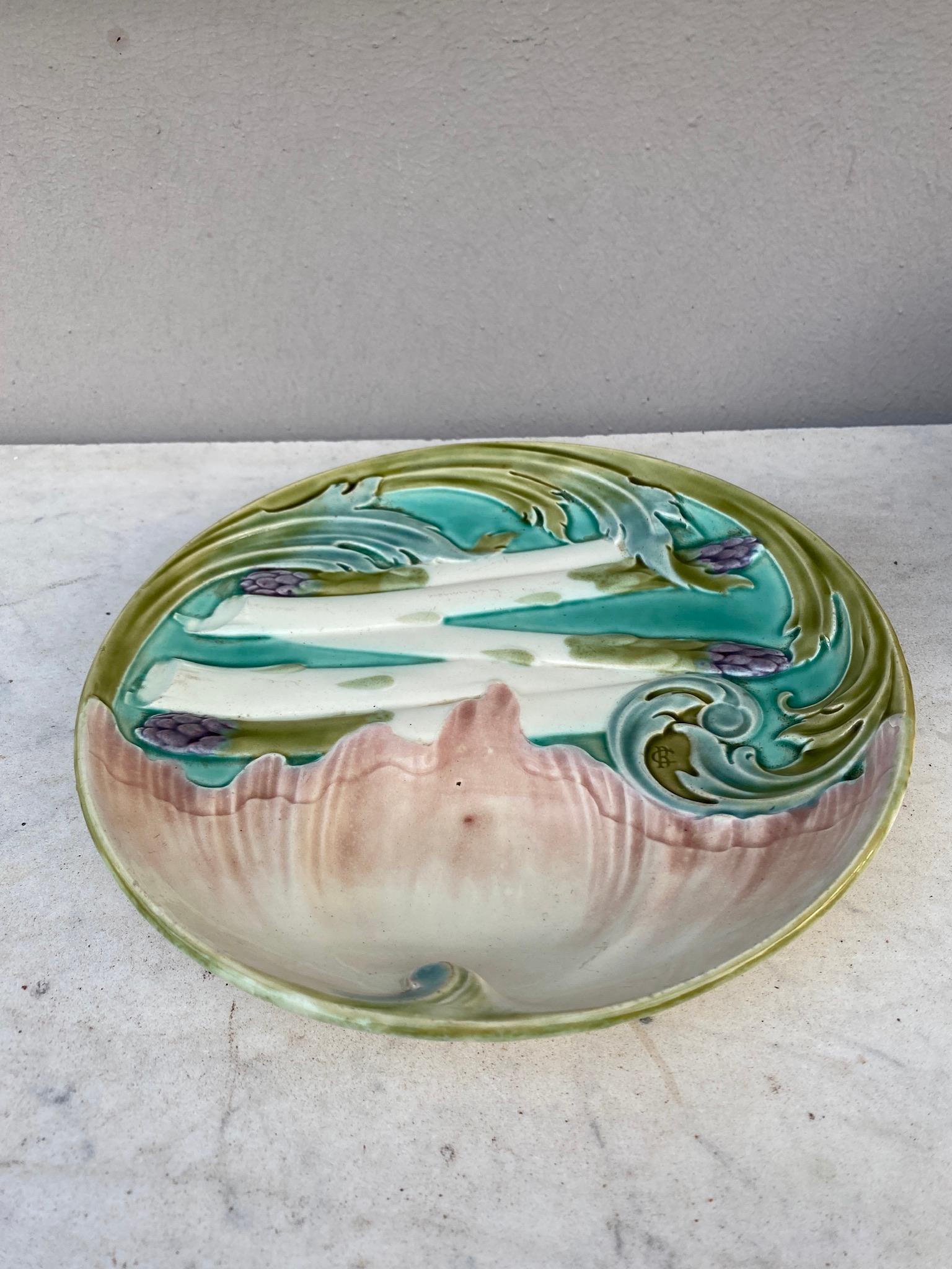 Large Majolica asparagus plate signed Keller et Guerin Luneville, circa 1880.
This plate exist in different colors and sizes.