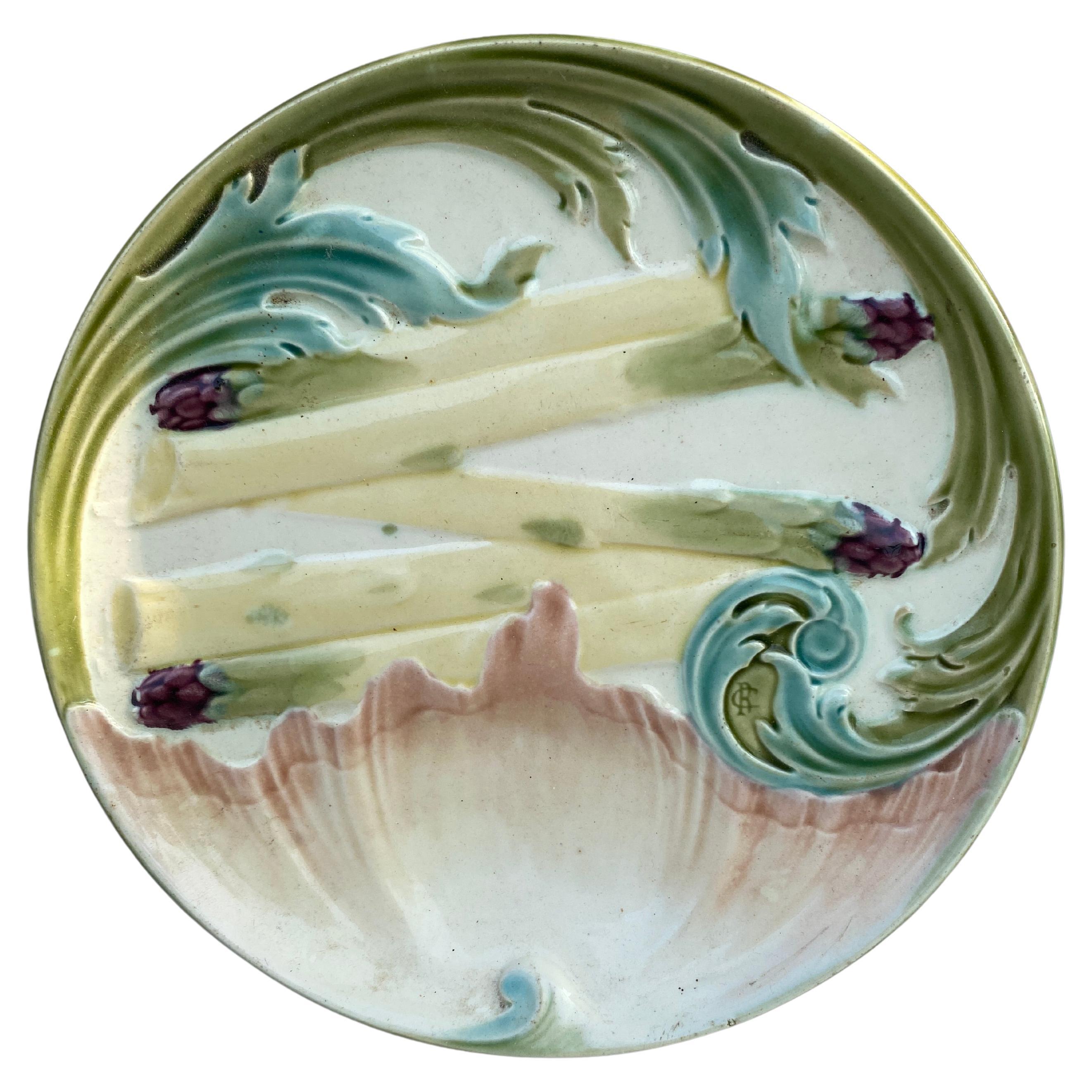 Assiette à asperges en majolique Keller et Guerin Luneville, datant d
environ 1880