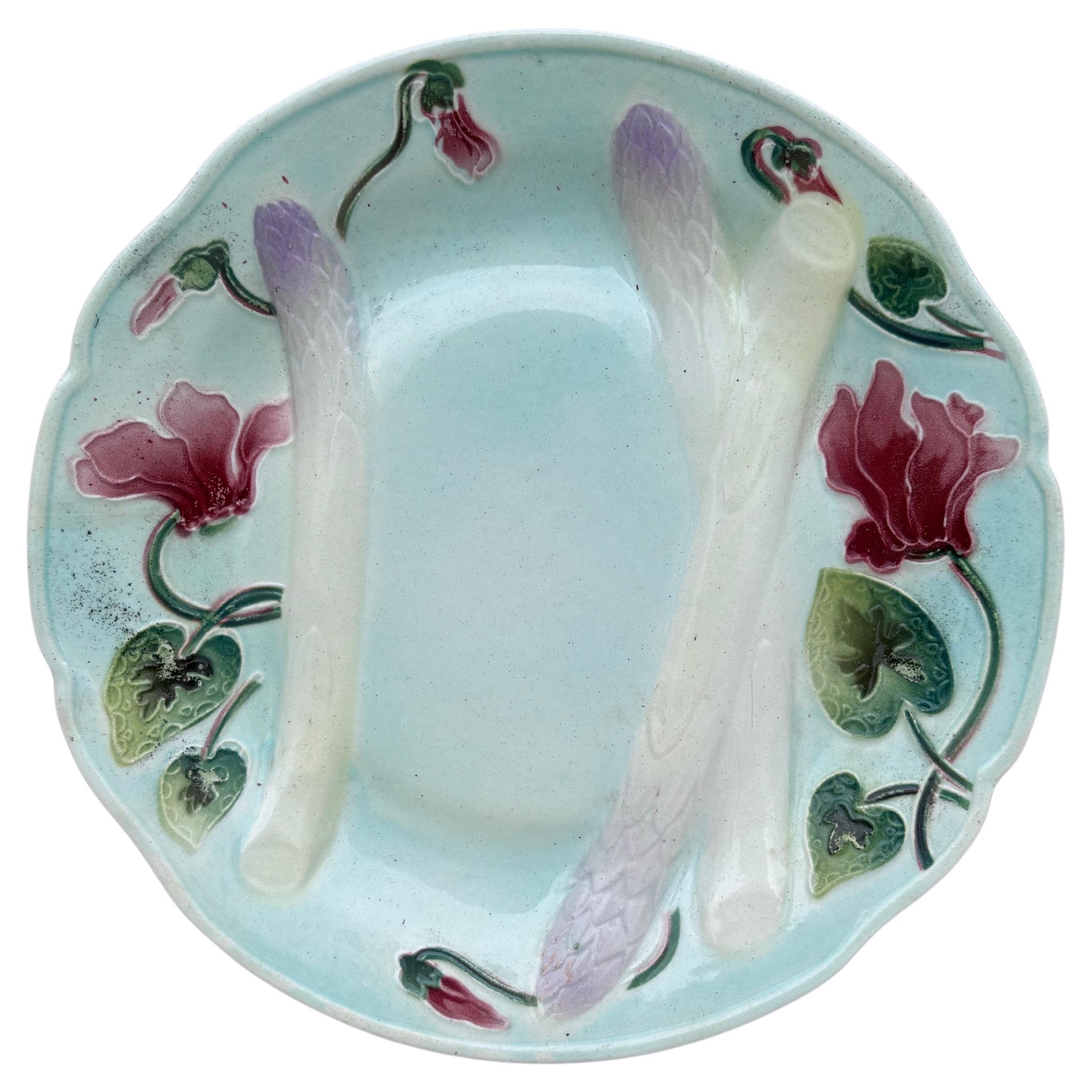 Piatto di asparagi in maiolica con ciclamini Keller & Guerin Saint Clement