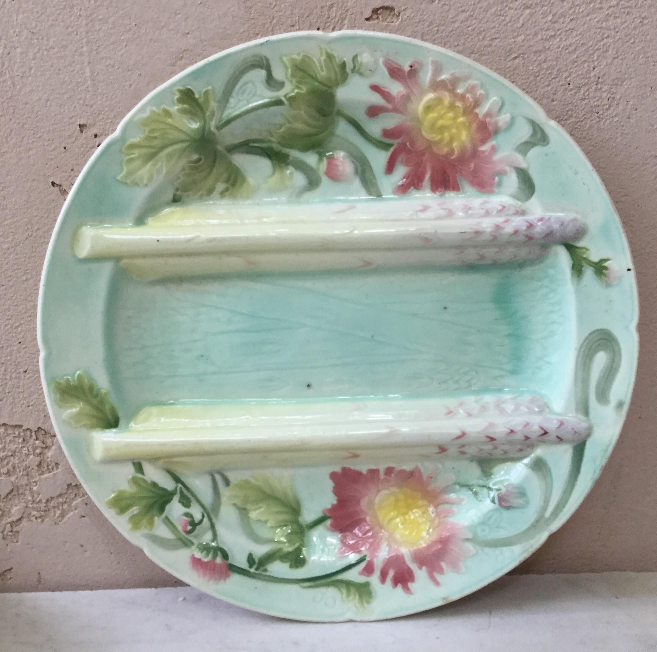 Ceramic Majolica Asparagus Plate with Mums Keller & Guerin Saint Clement For Sale