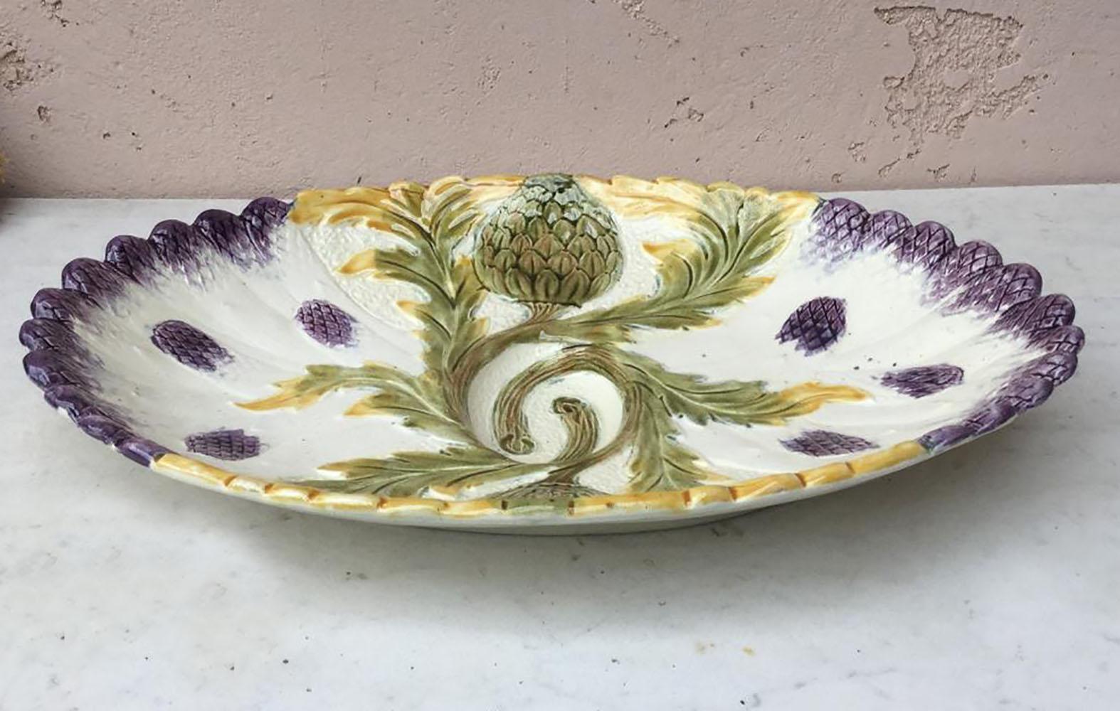 Unusual French Majolica asparagus oval platter Orchies, circa 1880.
Decorated with asparagus and asparagus.