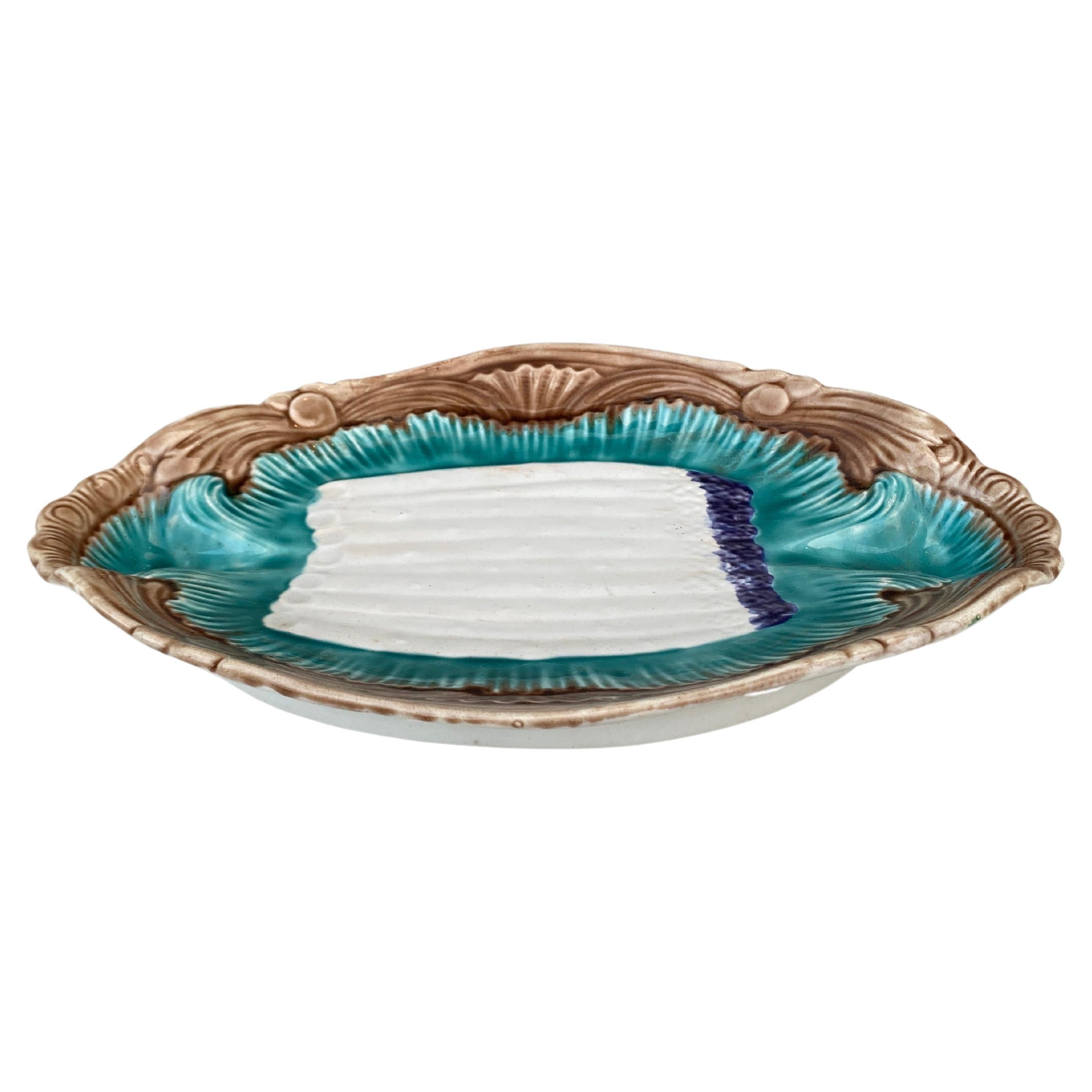 French Majolica asparagus platter signed Orchies.
(North of France), circa 1900
Every important French manufactures produced at the end of the 19th century  asparagus and artichoke sets.
  