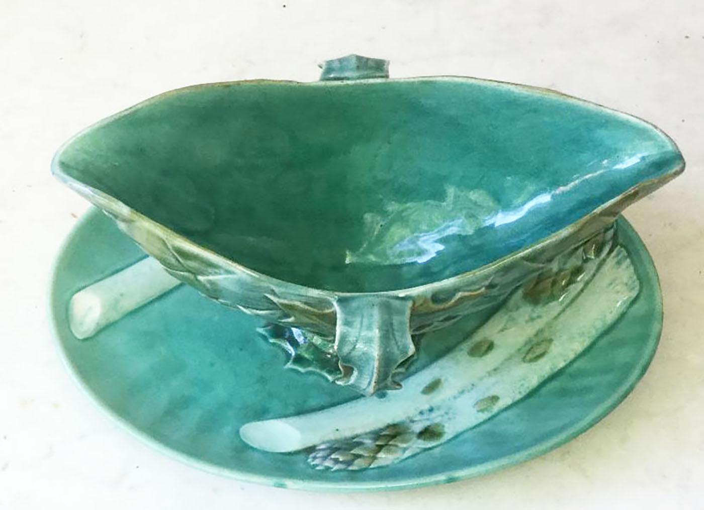 Soucoupe asperge en majolique Aqua de Luneville, vers 1880.