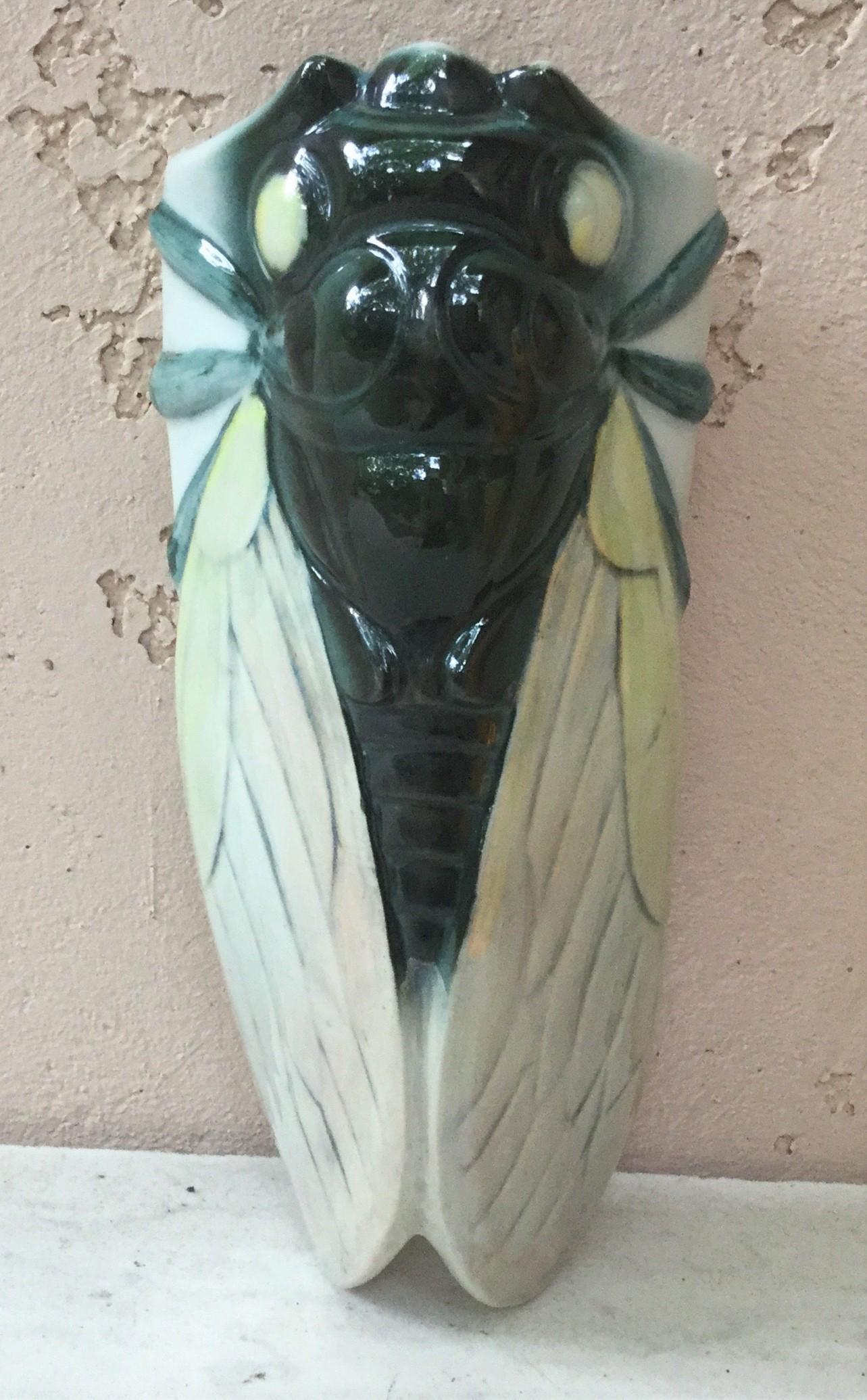 Majolica Bee Wall Pocket Sarreguemines, circa 1920 1