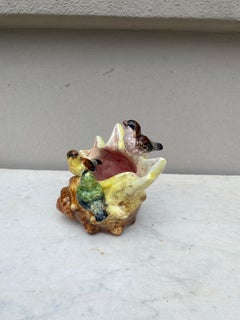 Uccelli in maiolica su conchiglia Jardiniere Massier, 1890 circa