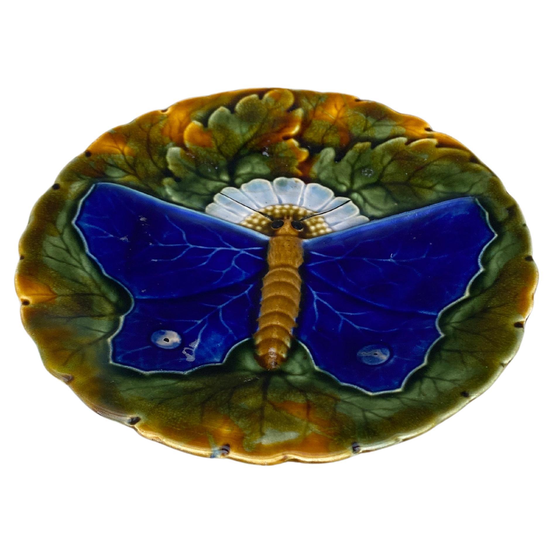 Plato de mariposa de mayólica Josef Steidl Znaim, hacia 1890.