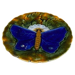 Blauer Schmetterlingsteller aus Majolika Josef Steidl Znaim, um 1890