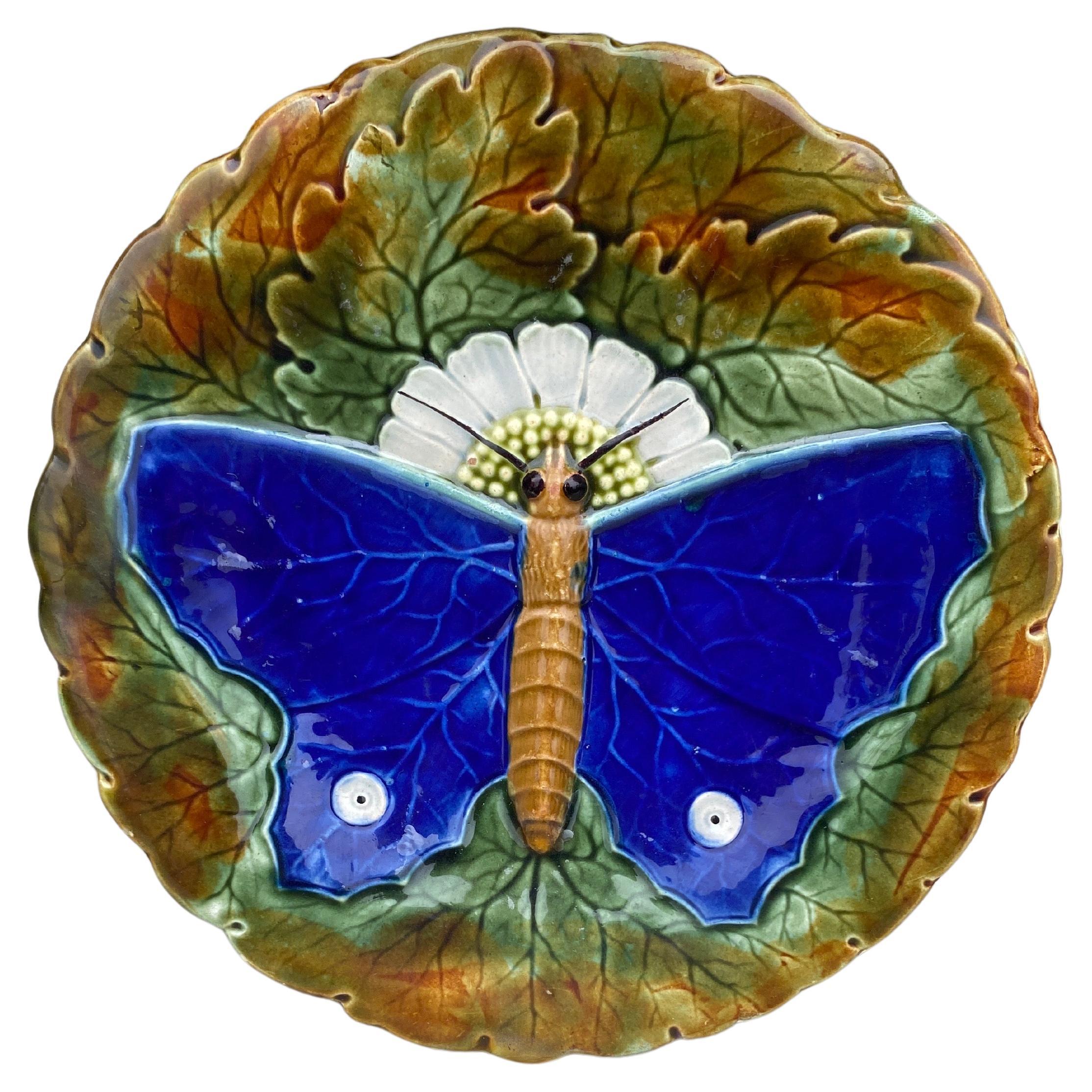 Plato de mariposa de mayólica Josef Steidl Znaim, hacia 1890.