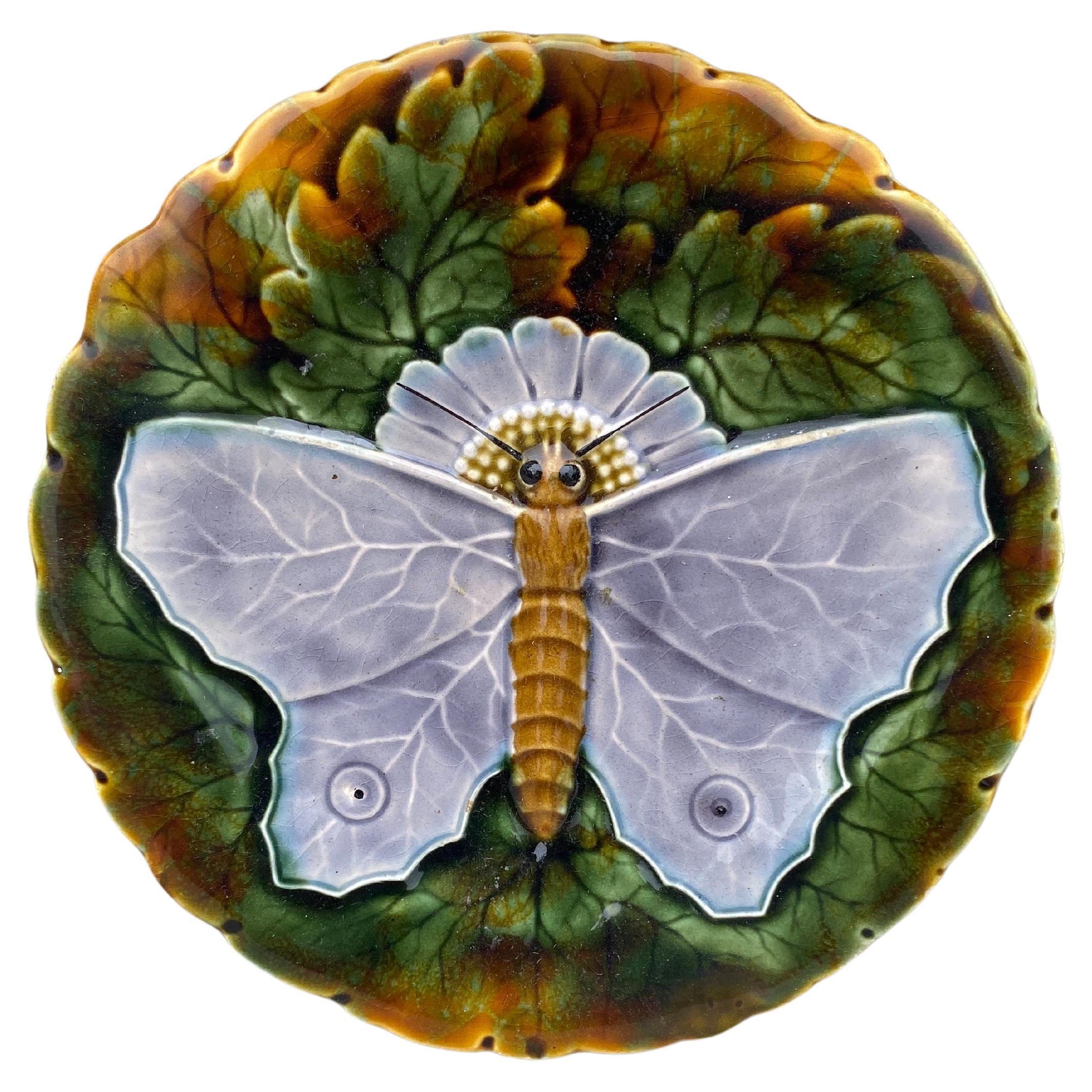 Plato de mayólica azul mariposa Josef Steidl Znaim, hacia 1890 Austríaco en venta