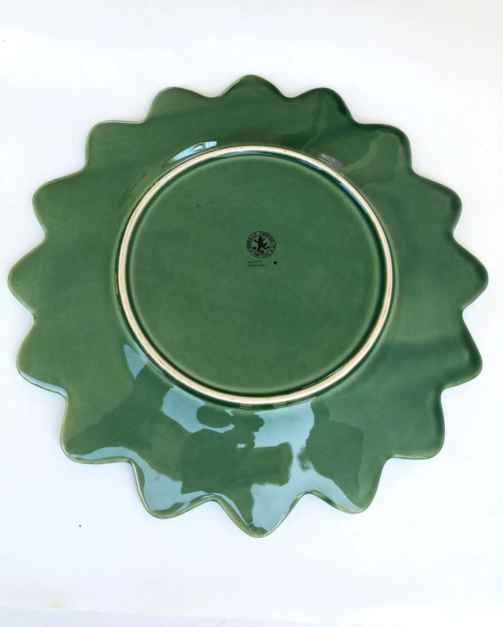 Majolica Bordallo Piniero Dinner Plates/Chargers, Set of 12 In Good Condition In Pasadena, CA