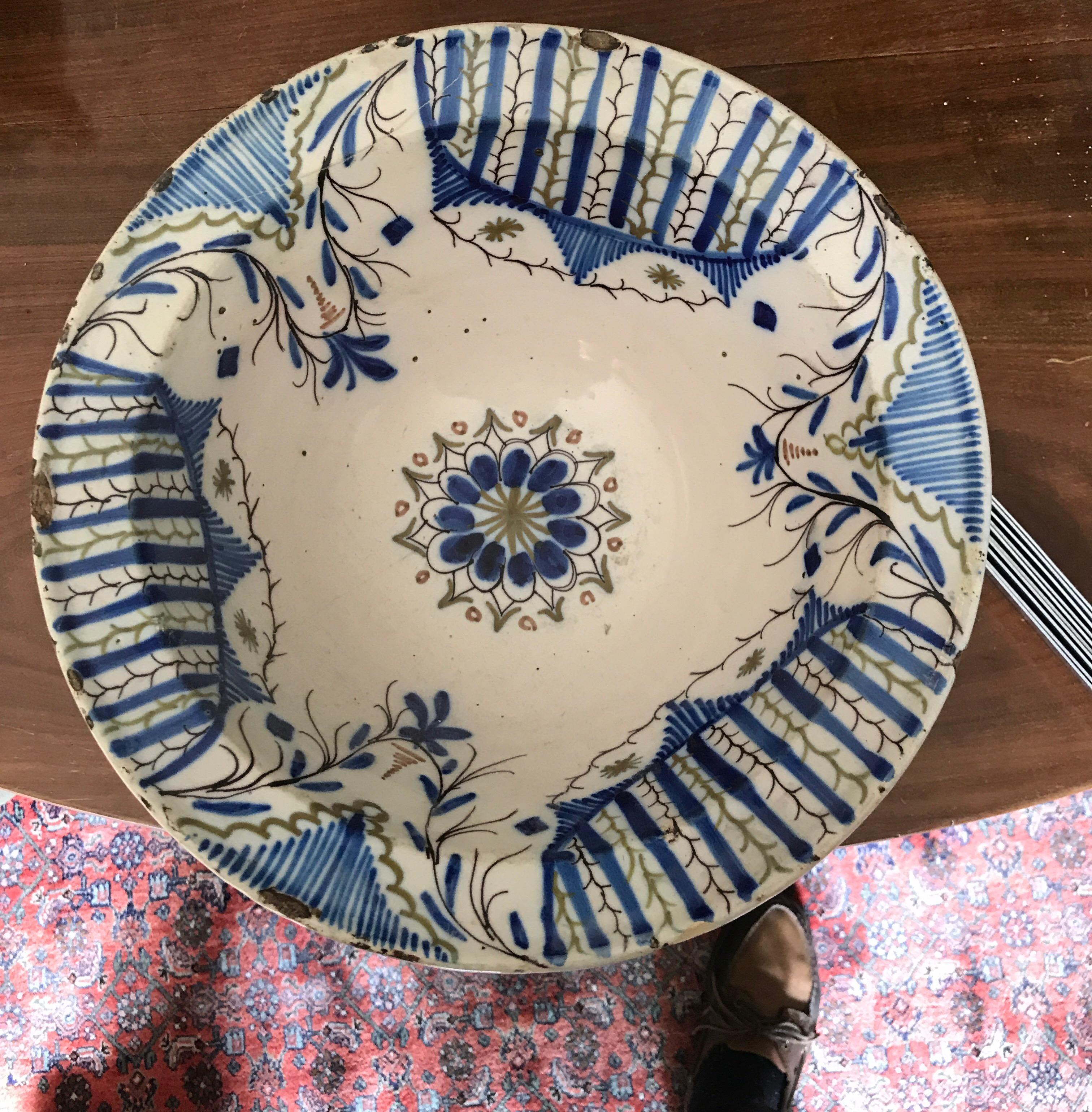 Majolica Bowl Spanish 18th Century Delft Blue For Sale 4