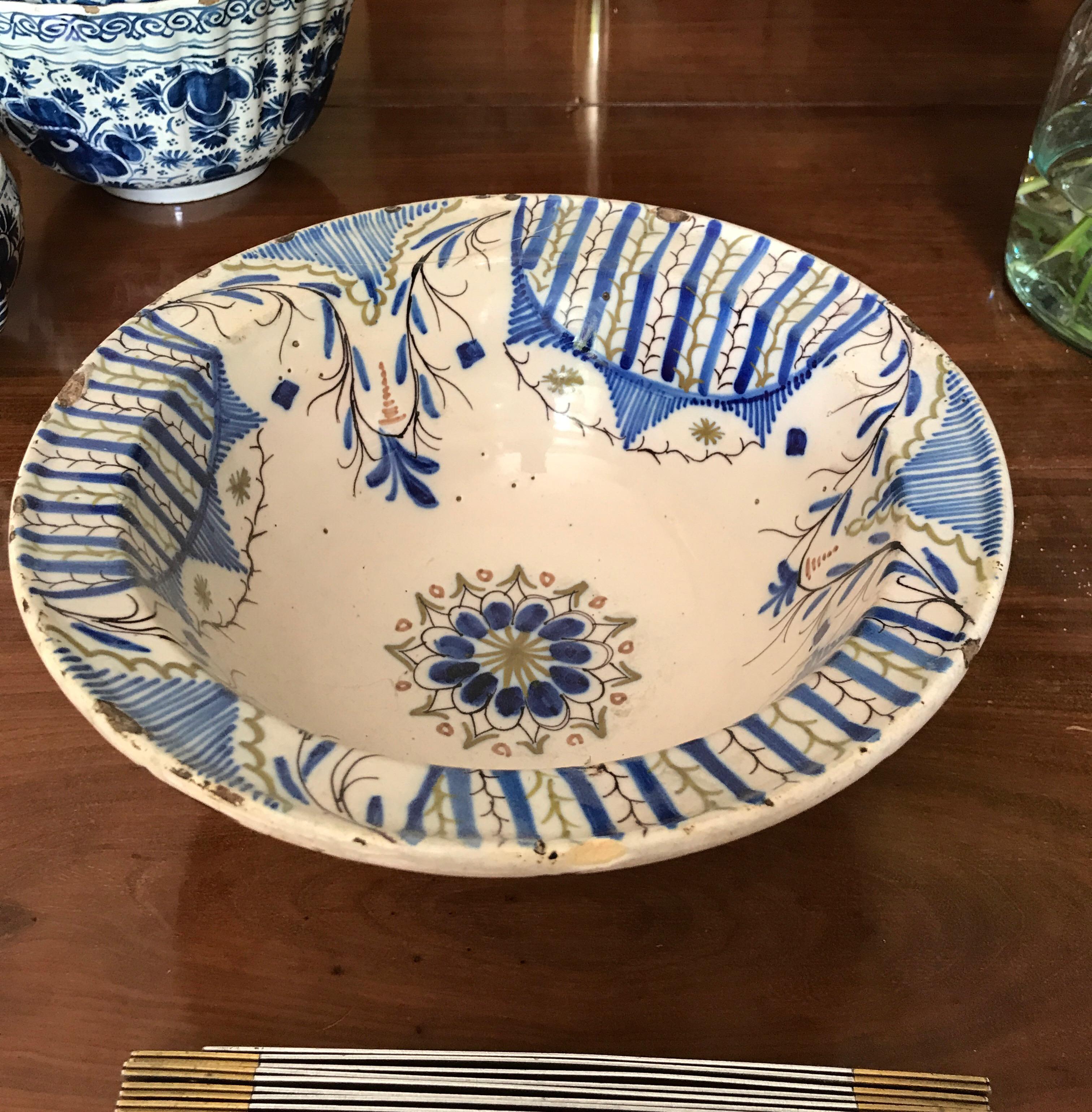 Louis XV Majolica Bowl Spanish 18th Century Delft Blue For Sale