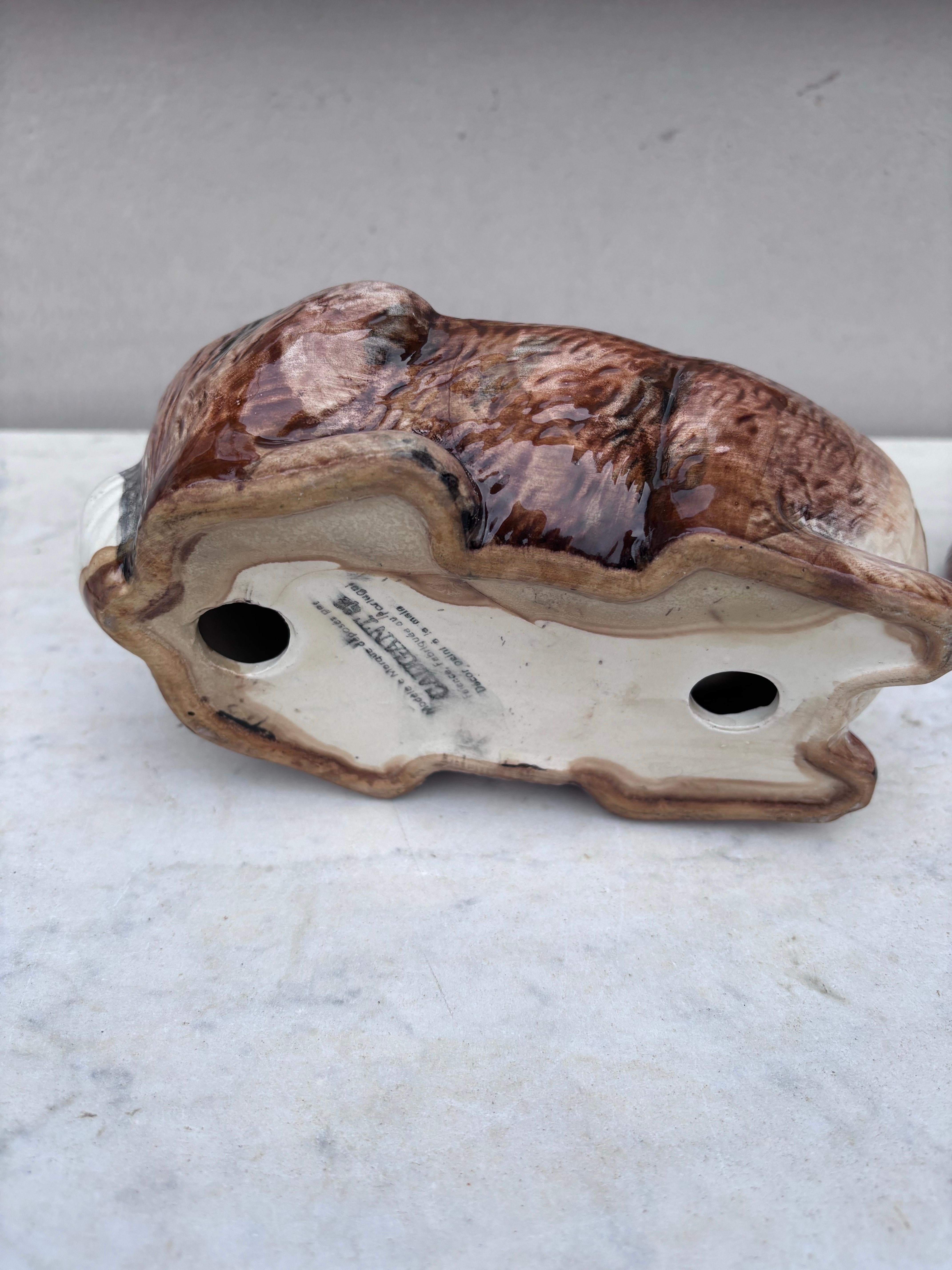 Metà XX secolo Zuppiera di coniglio marrone in maiolica Caugant in vendita