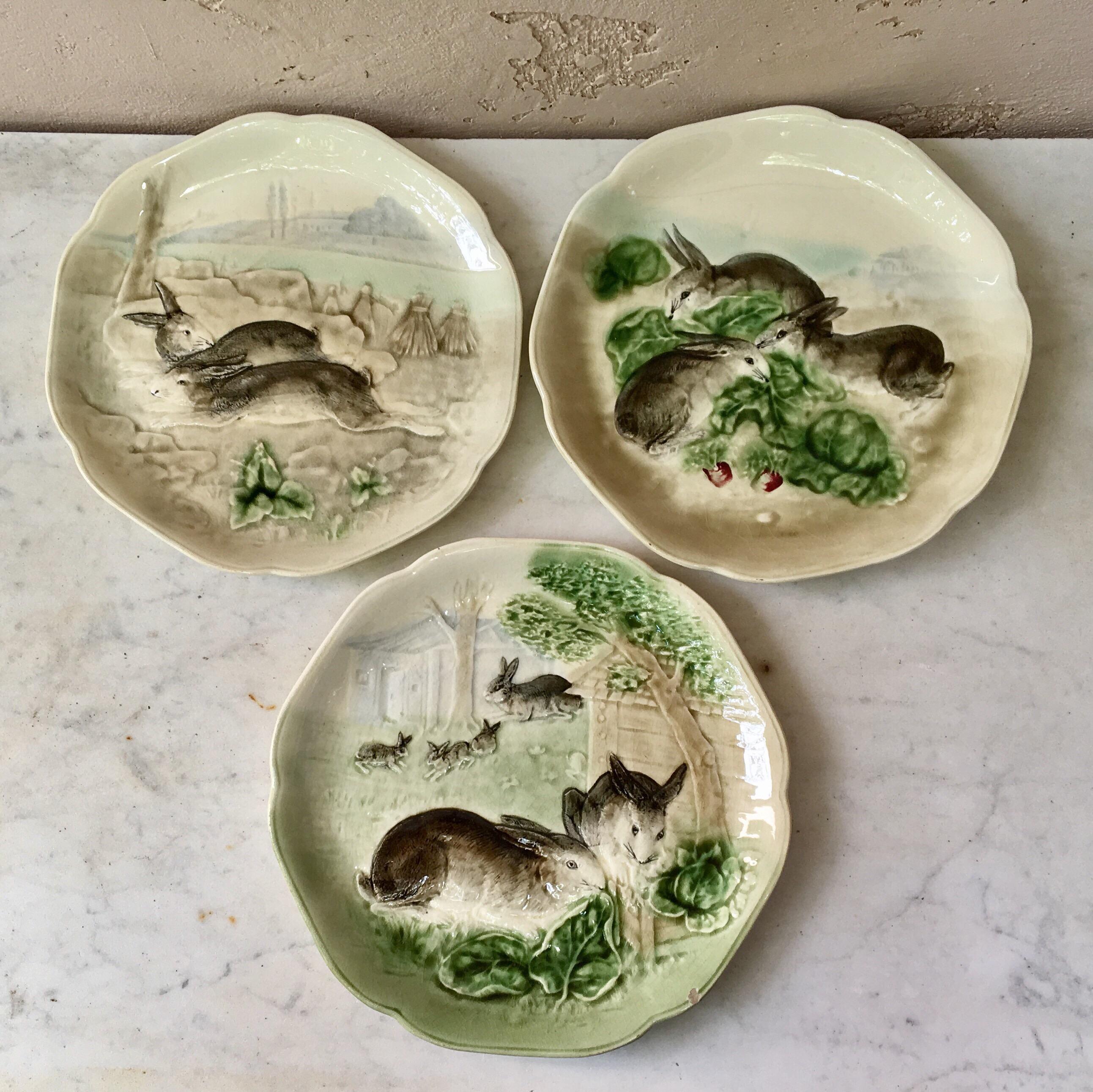 Majolica Bunnies Family Plate Choisy le Roi, circa 1880 In Good Condition In Austin, TX