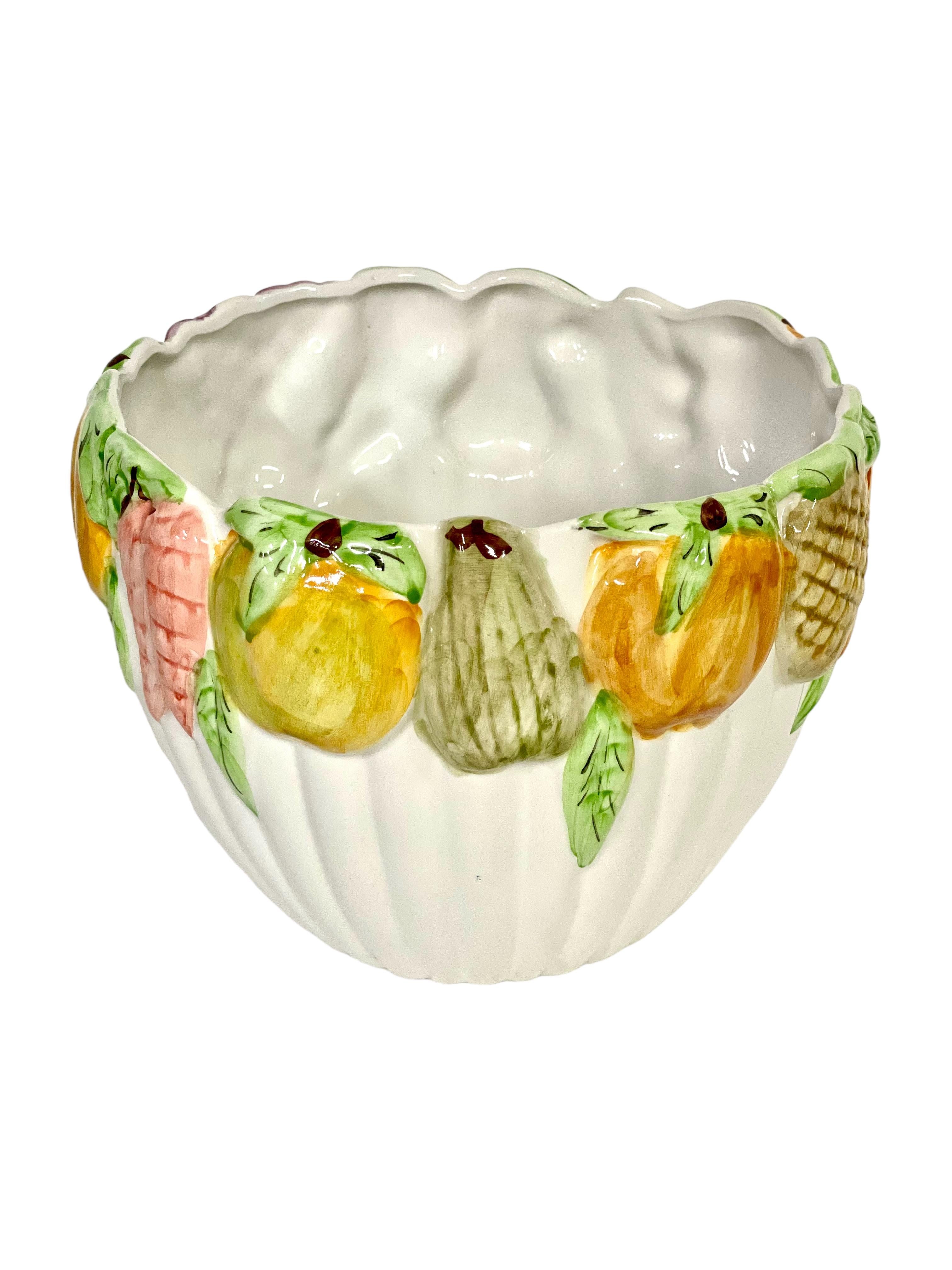 Majolica Cache Pot with Fruit Decoration, 19th Century In Good Condition For Sale In LA CIOTAT, FR