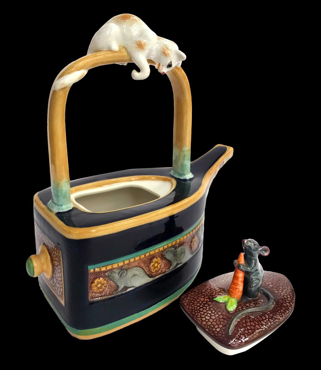 Majolika-Teekanne „Katze und Maus“ von Minton (Viktorianisch) im Angebot