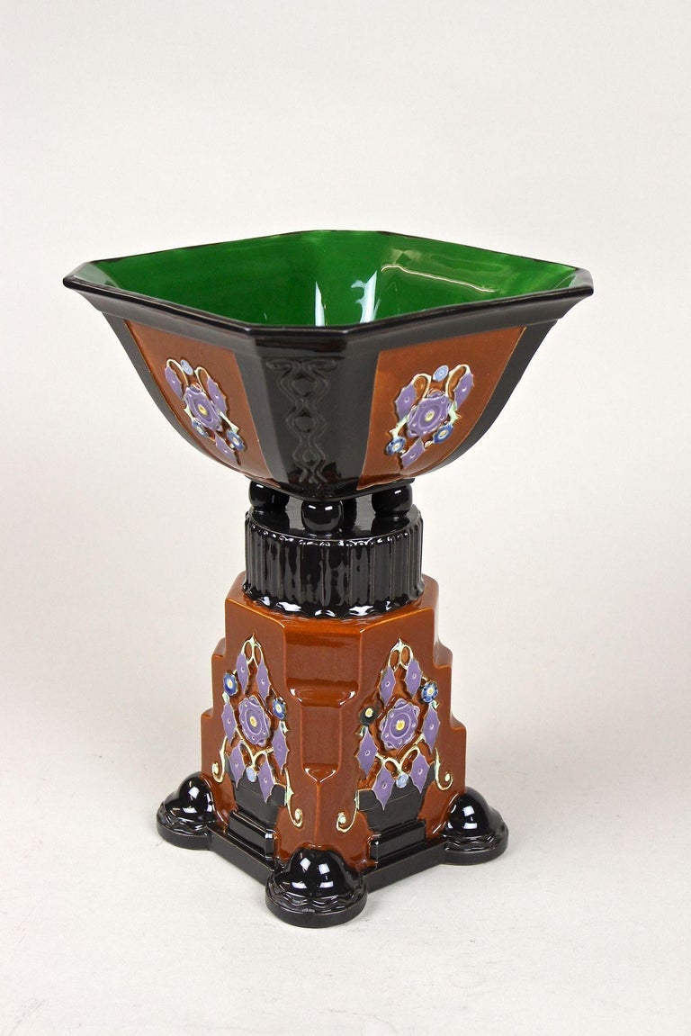 20th Century Majolica Centerpiece/ Bowl by Eichwald - Art Deco, Bohemia circa 1920 For Sale